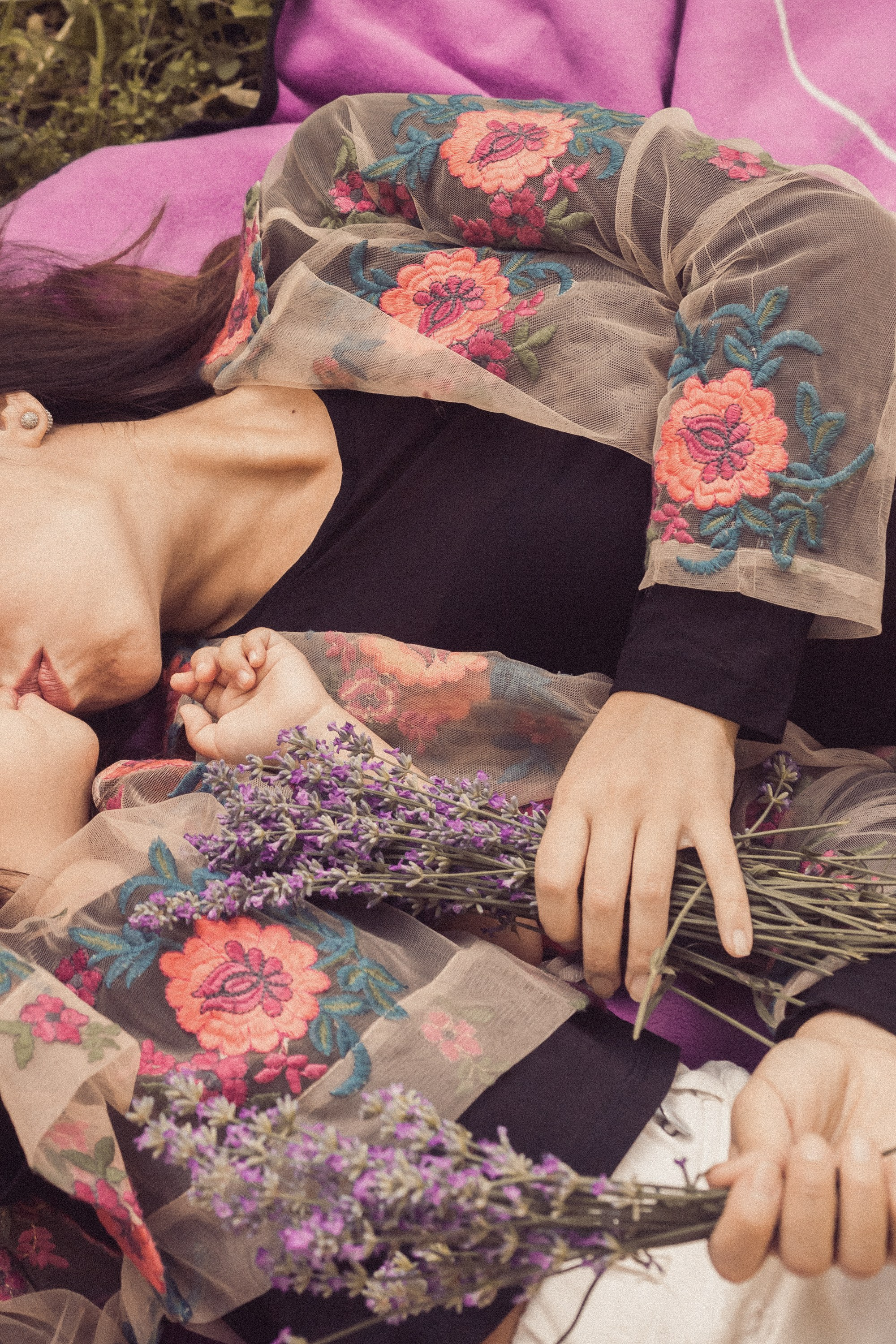 Летняя прогулка мамы и дочери. Фотограф Наталья Гончарова. Снимаю живые портреты в Алматы