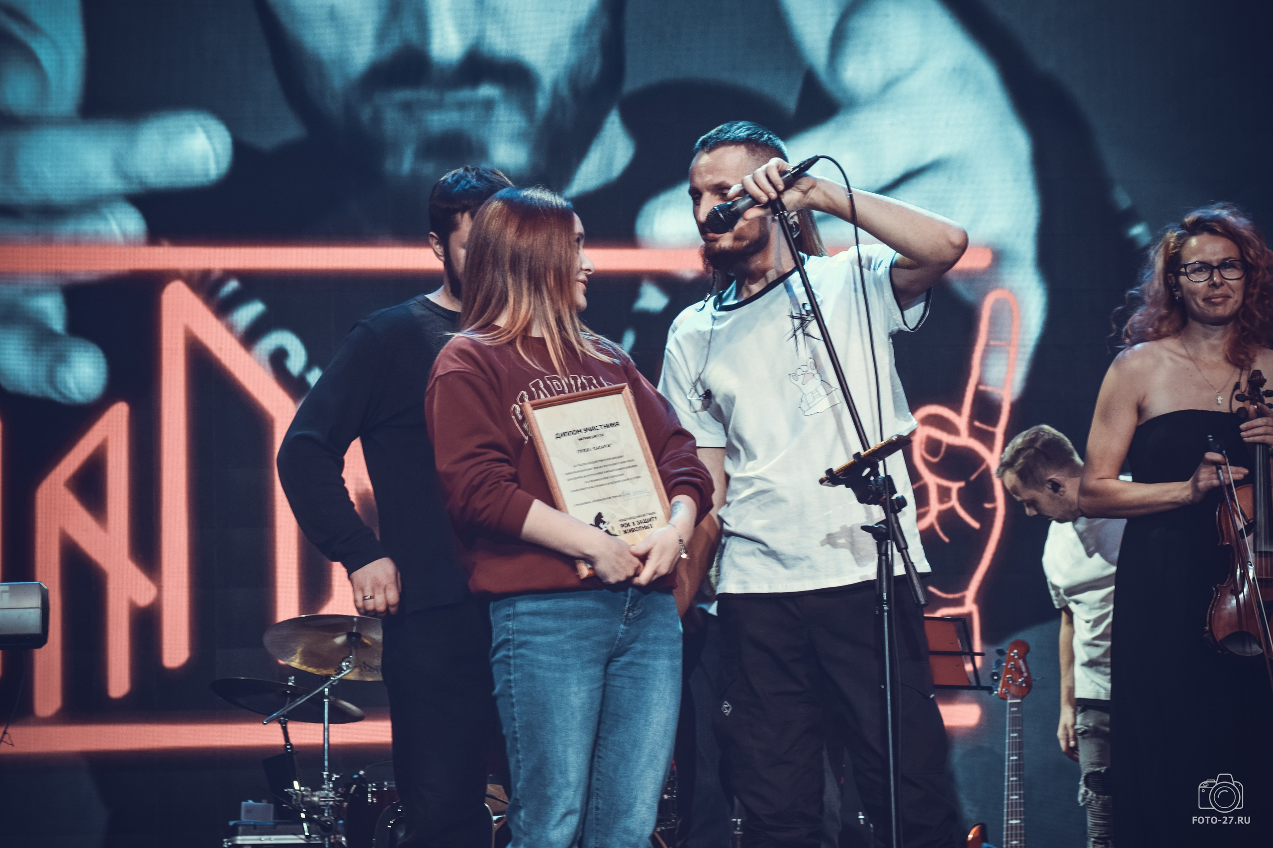 Антон Курдюмов фотограф в Хабаровске Рина Курдюмова фото27 foto27 Антон Дорофеев репортажный репортаж документалист Тони и Рина фотосоздатели ПаПаРоК Философия и любовь сольный концерт ОДОРА Хабаровск