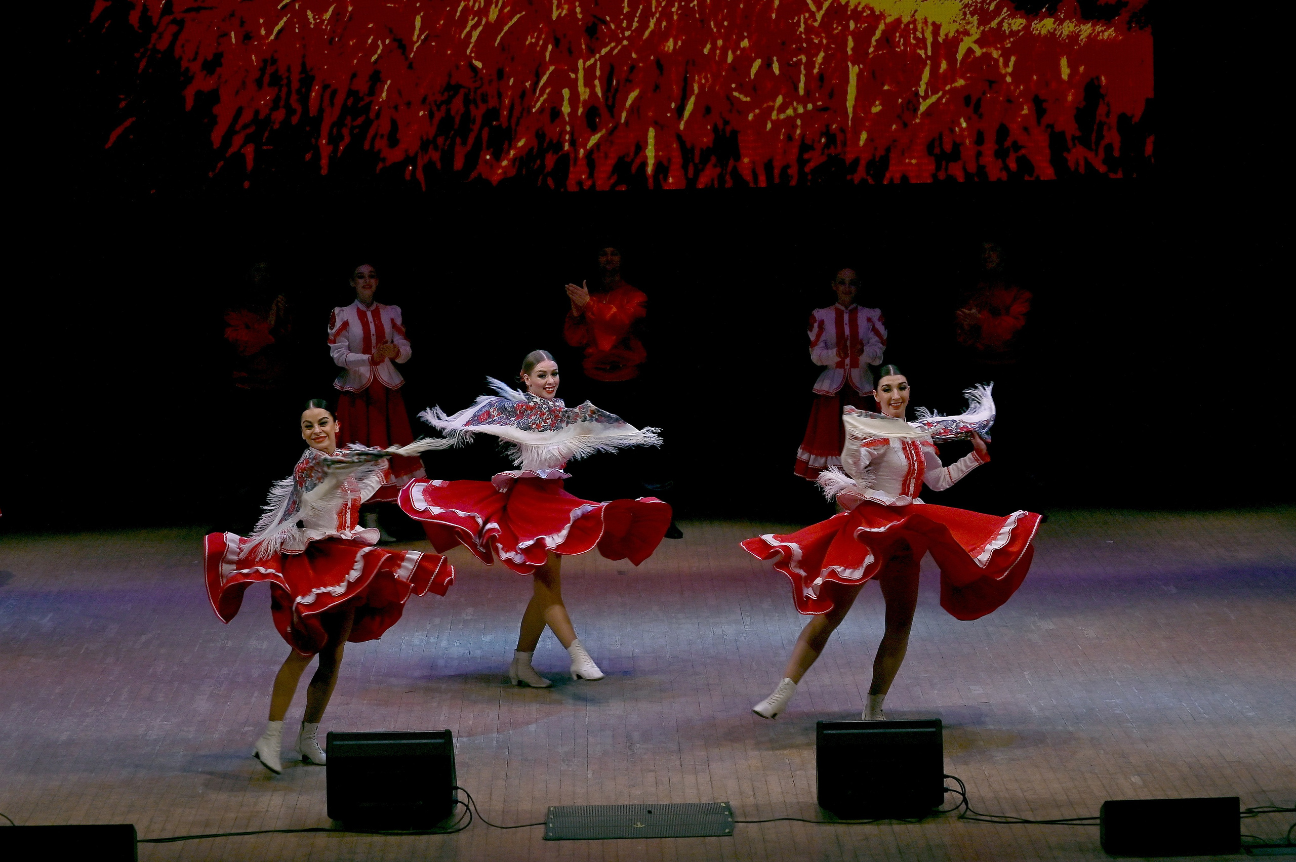 АНСАМБЛЬ ПЕСНИ И ТАНЦА «ДОНБАСС». ФОТОГРАФ ВАШИХ МЕРОПРИЯТИЙ РЯЗАНЬ СЕРГЕЙ КЛЮЕВ Концертная фотография близка к репортажу и портретной съемке