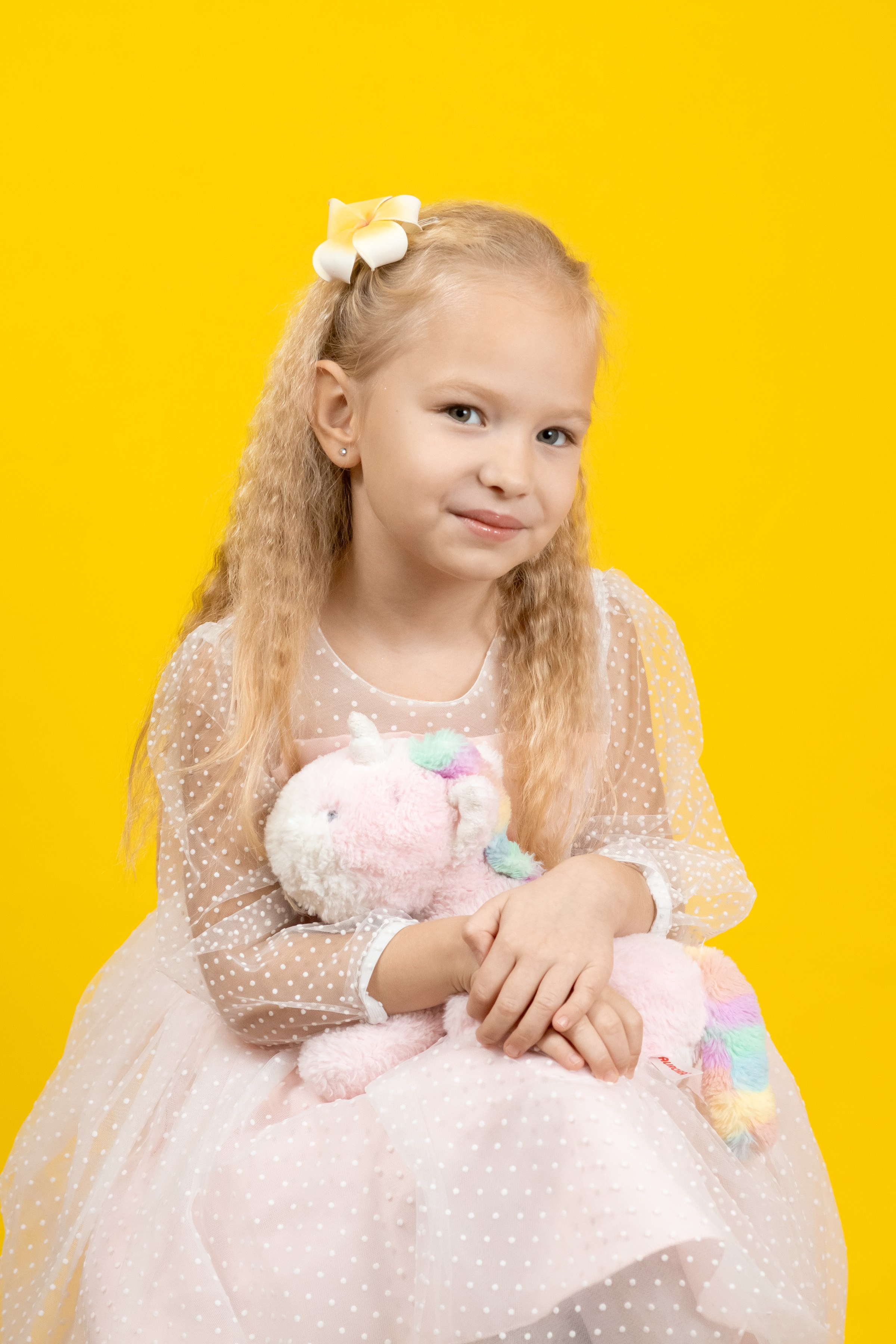 Портреты на желтом фонее. Ольга Плаксина фотограф в Саратове