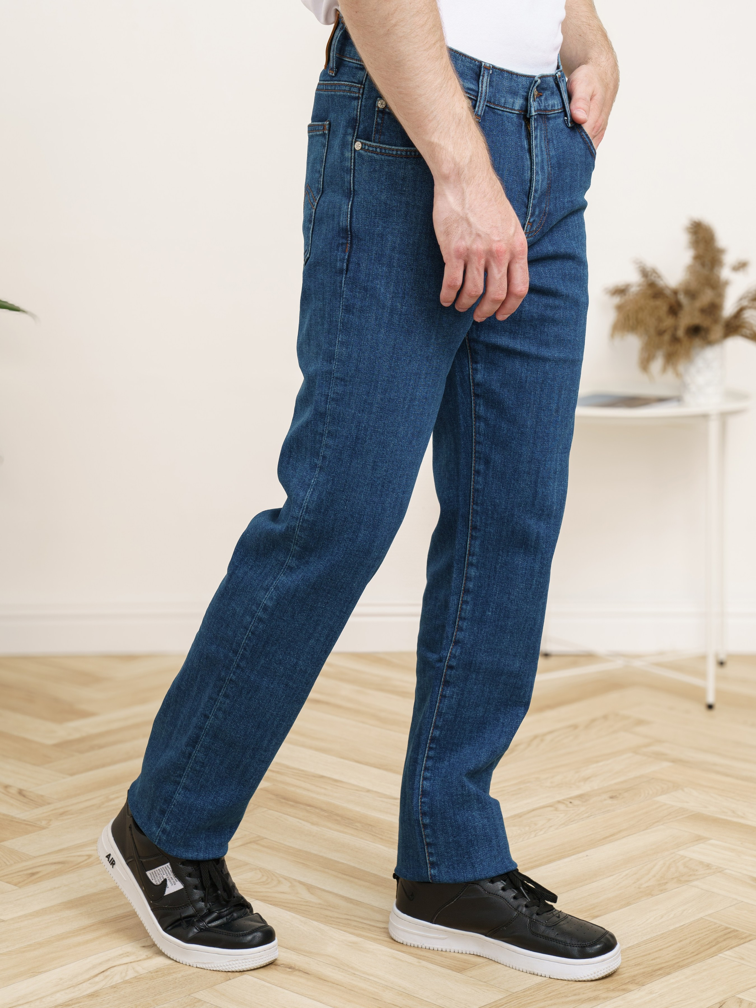 Джинсы, модель Алексей. KED Production — продакшн из СПб. Создаём фото, видео и контент, который помогает брендам и селлерам продавать больше