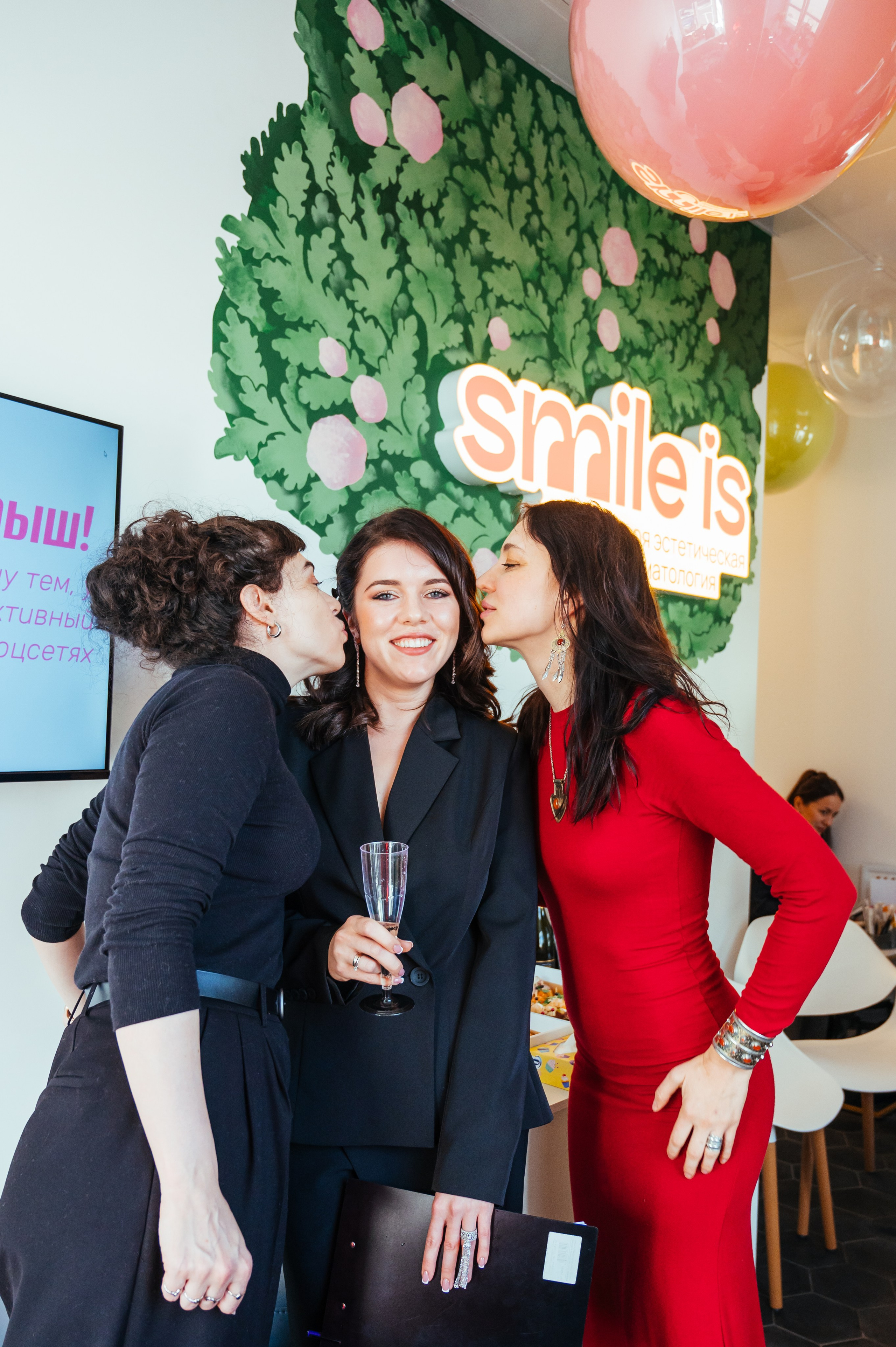 Открытие стоматологии Smile Is. Анастасия Петрович фотограф, фотокорреспондент в Москве и Санкт-Петербурге. Фотосъёмка репортажа, мероприятия, корпоративная съёмка, контент