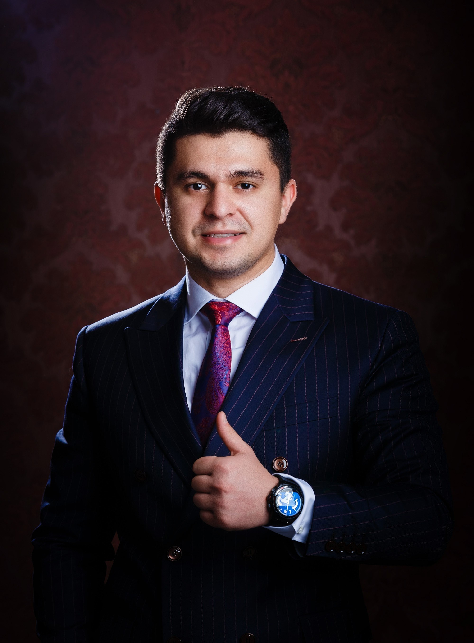 мужская фотосессия для сайта знакомств социальных сетей фотограф в Красноярске цена заказать мужскую фотосессию бизнес портрет мужские фото для знакомства с девушкой брутальная фотосессия в городе фотостудии имиджевая фотосессия для мужчины для бизнеса идея  места пример фото образы стилист Красноярск позы для мужской фотосессии генерация фото фотосессия ИИ промты для фотосессии нейросеть  