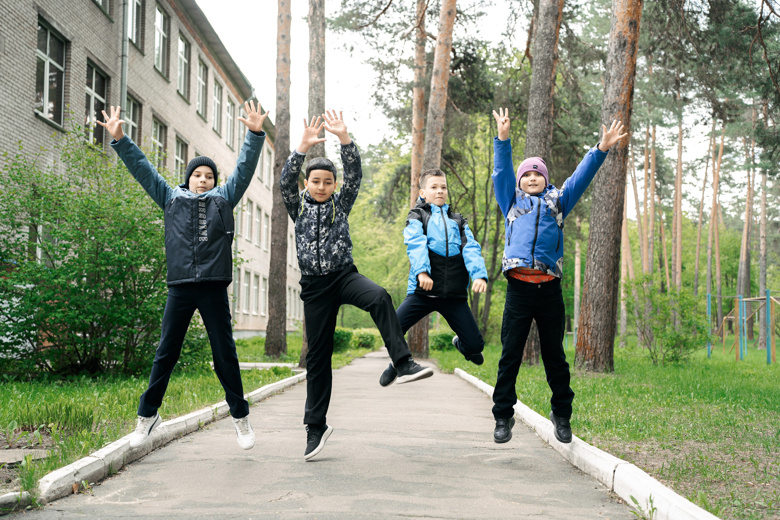 Прогулки в школьном дворе. Фотограф Казакова Анастасия