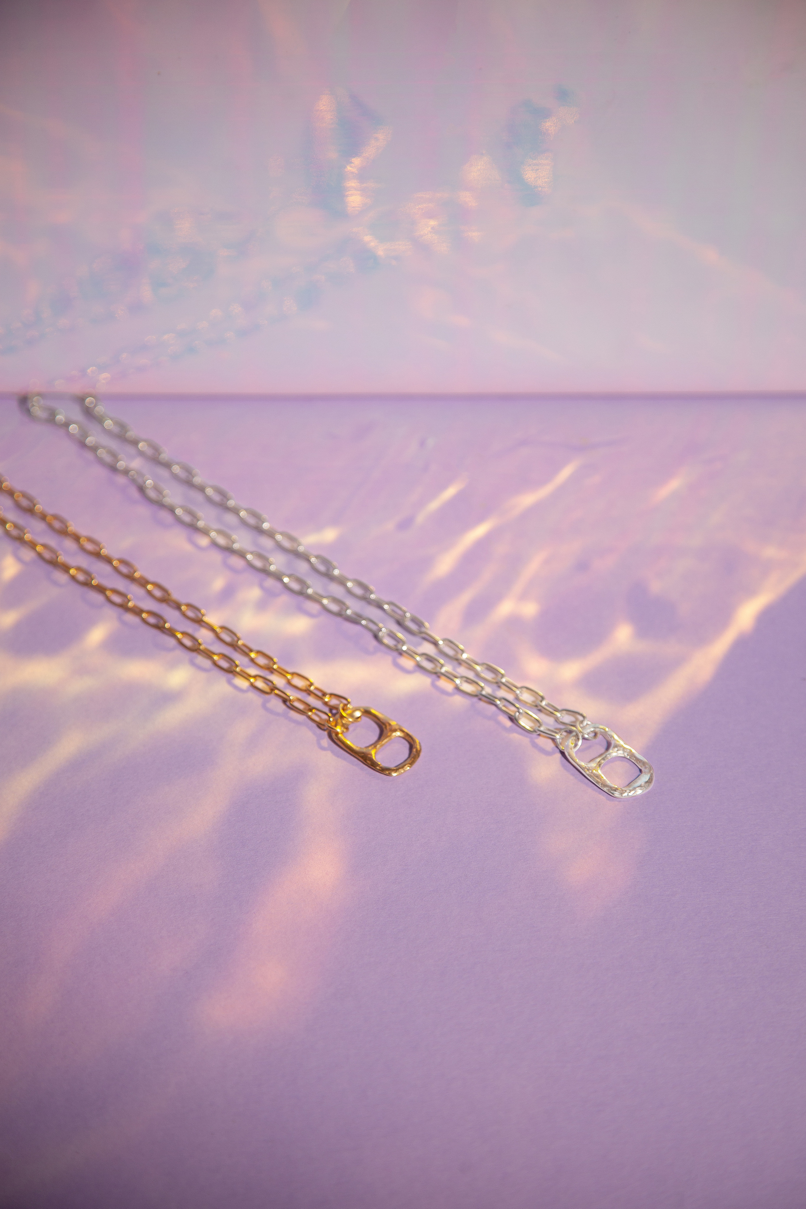 Предметная съёмка ювелирных украшений Molina. Честные истории о жизни города и его людях