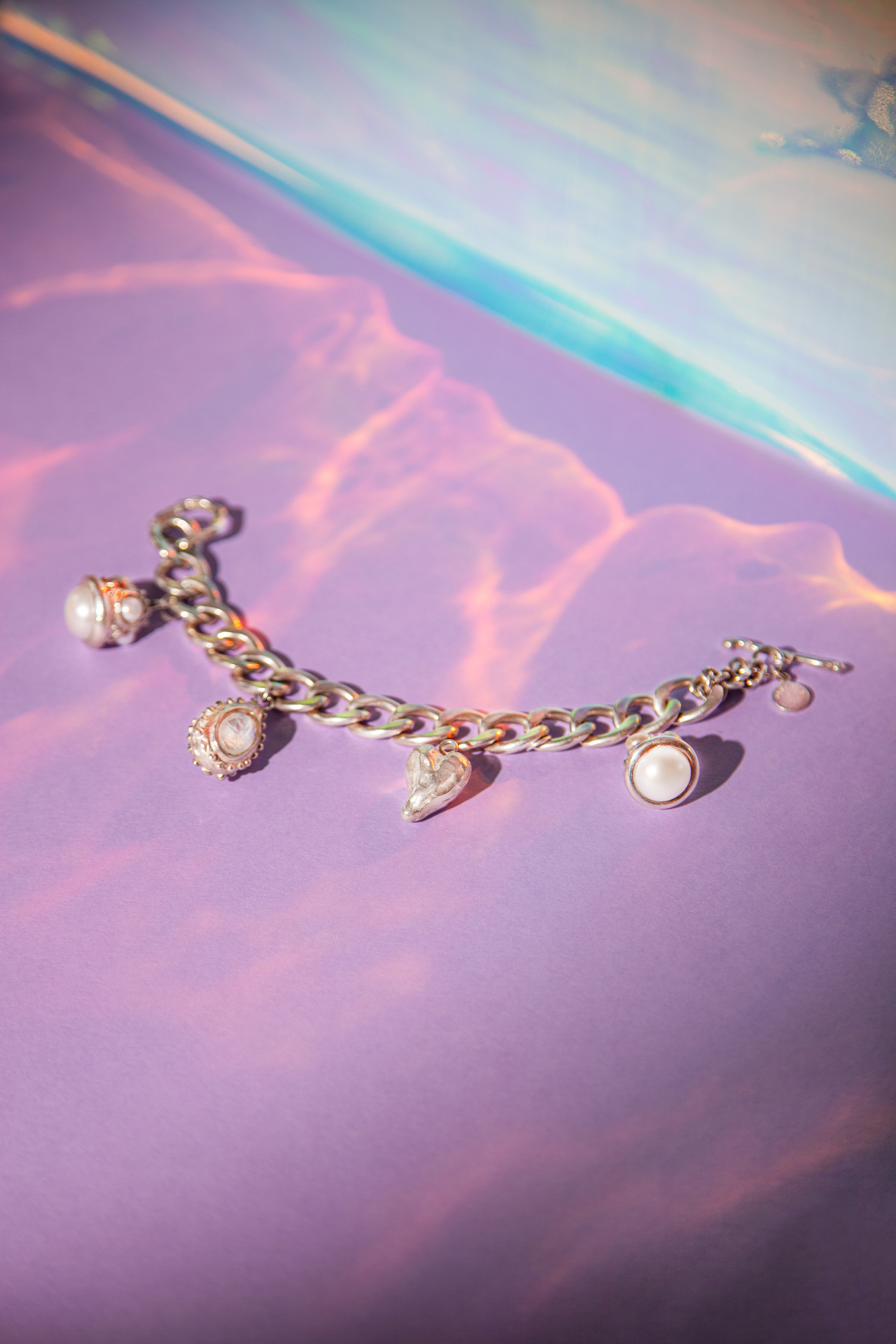 Предметная съёмка ювелирных украшений Molina. Честные истории о жизни города и его людях