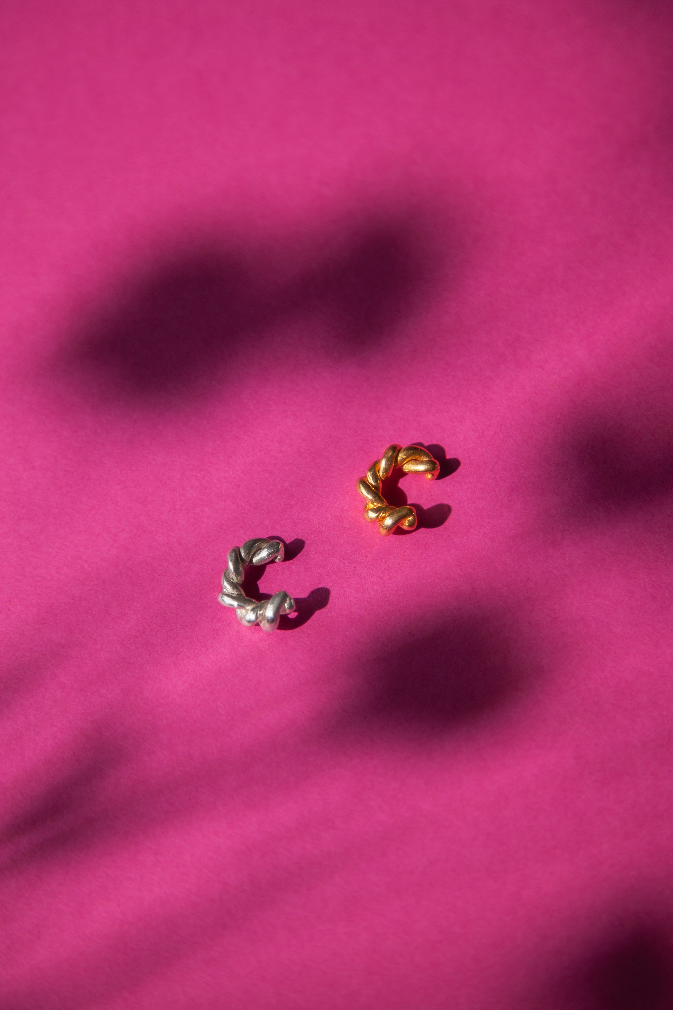 Предметная съёмка ювелирных украшений Molina. Честные истории о жизни города и его людях