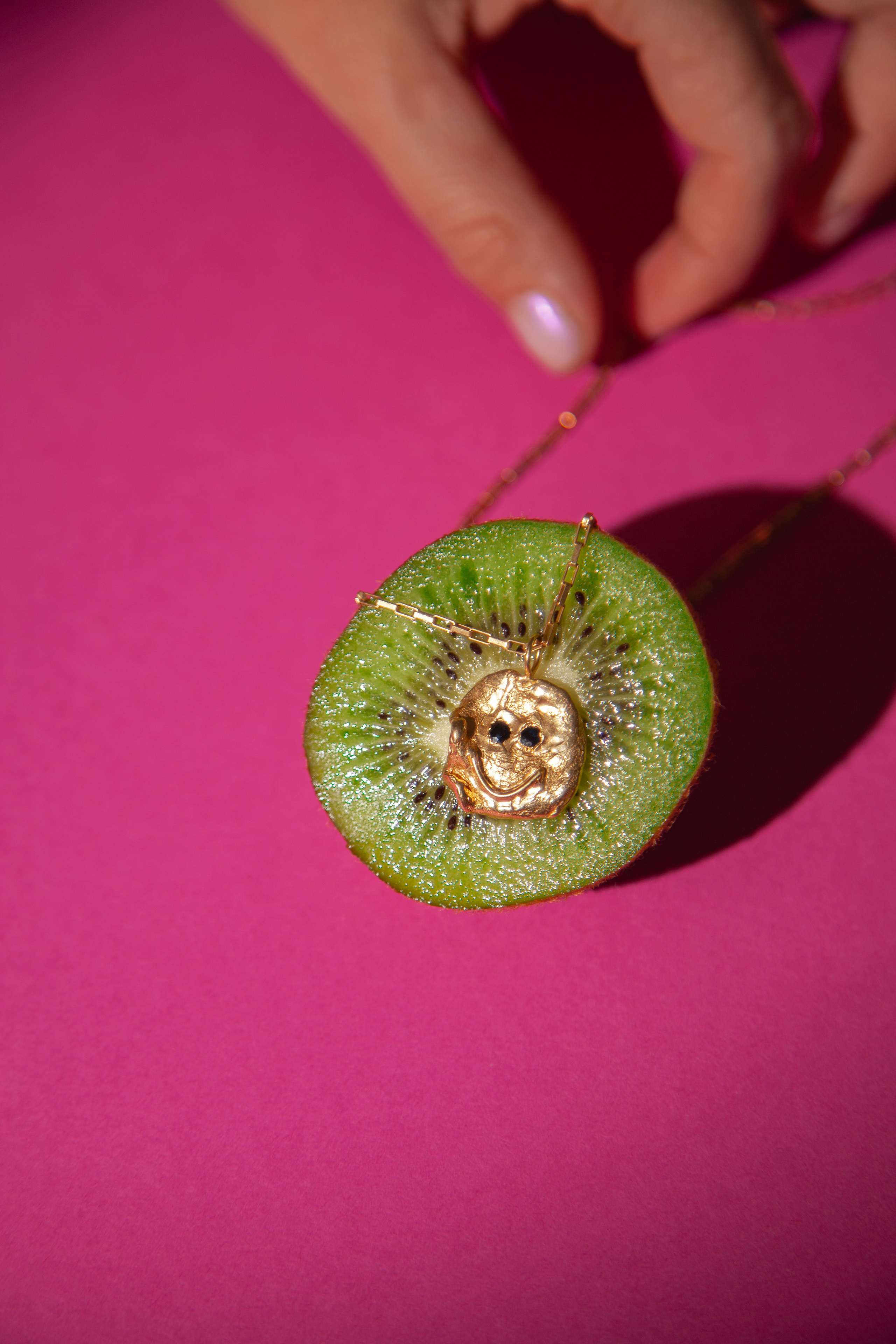 Предметная съёмка ювелирных украшений Molina. Честные истории о жизни города и его людях