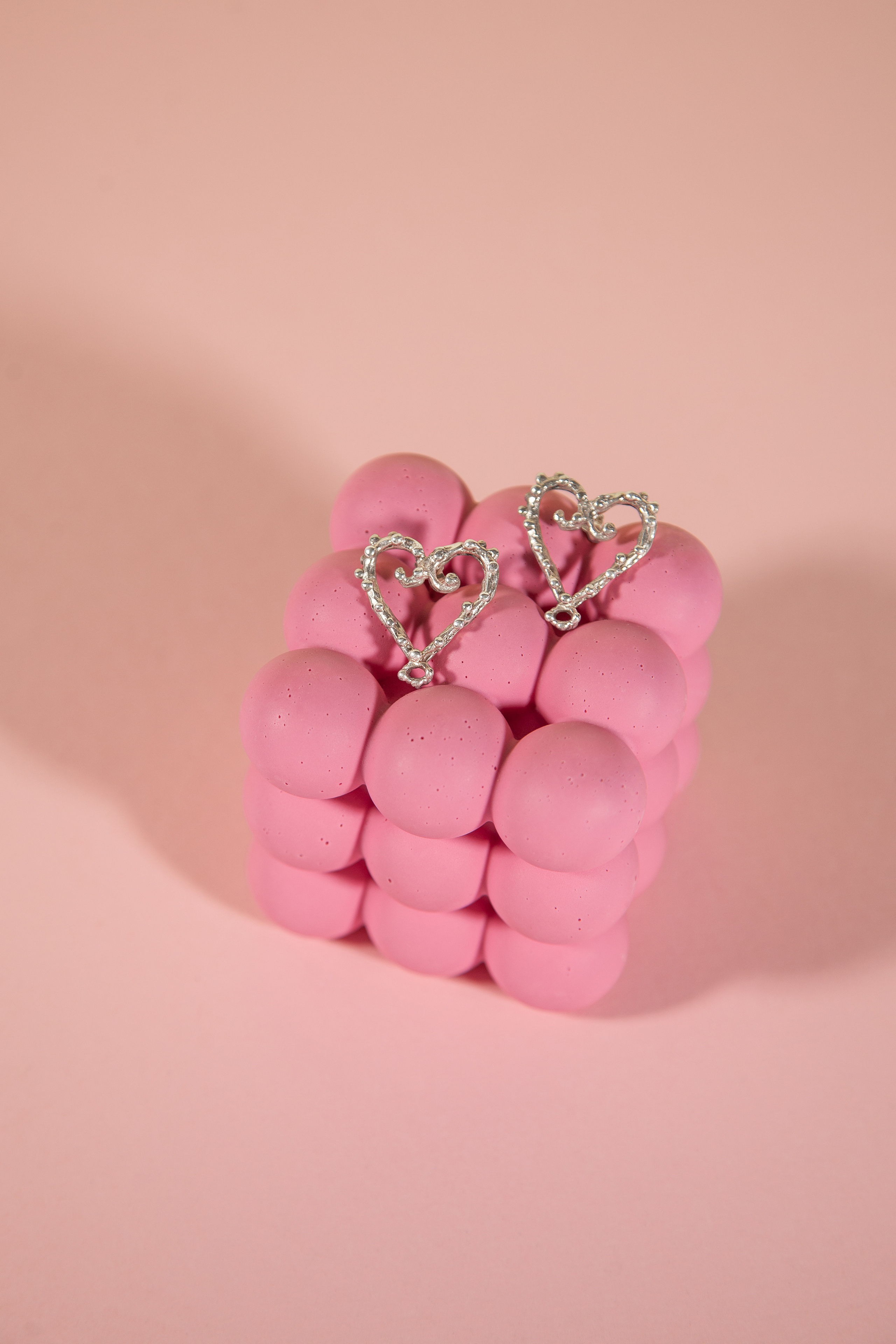 Предметная съёмка ювелирных украшений Molina. Честные истории о жизни города и его людях