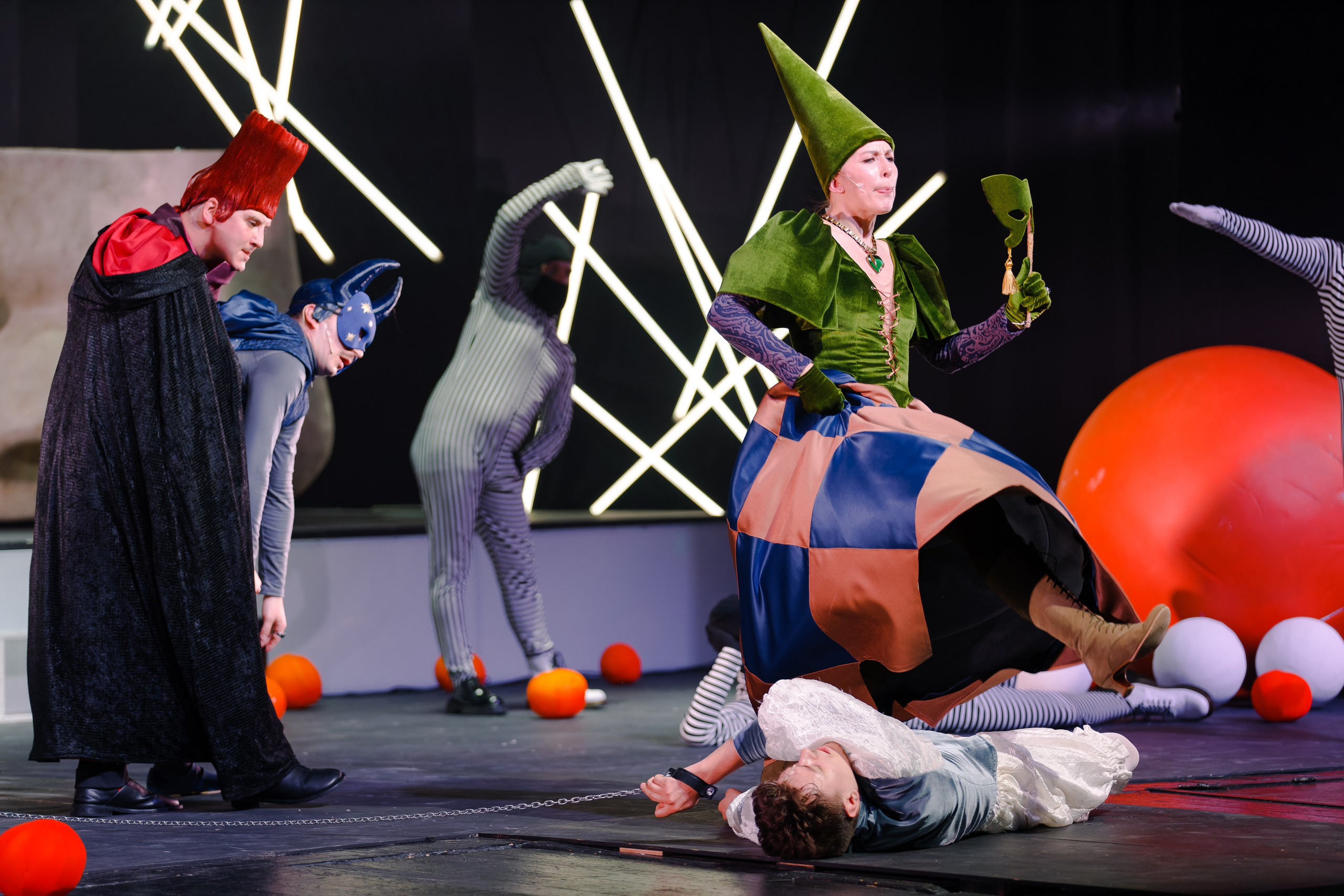 Любовь к трем апельсинам_Чехов Центр. Фотограф. г. Южно-Сахалинск. Олег Толстов