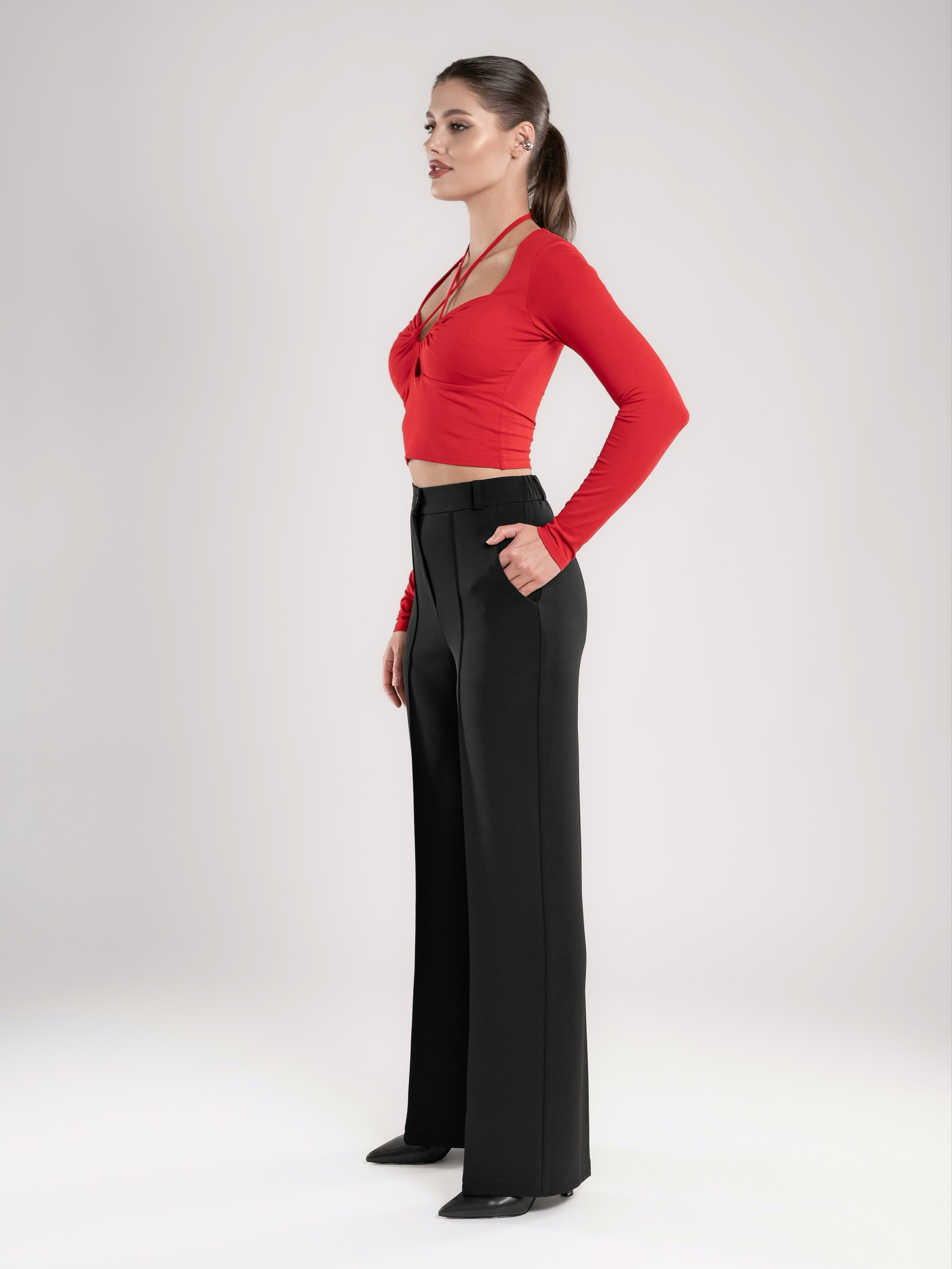 Классические брюки+серый фон. Предметный фотограф, фото для маркетплейсов Пятигорск, КМВ