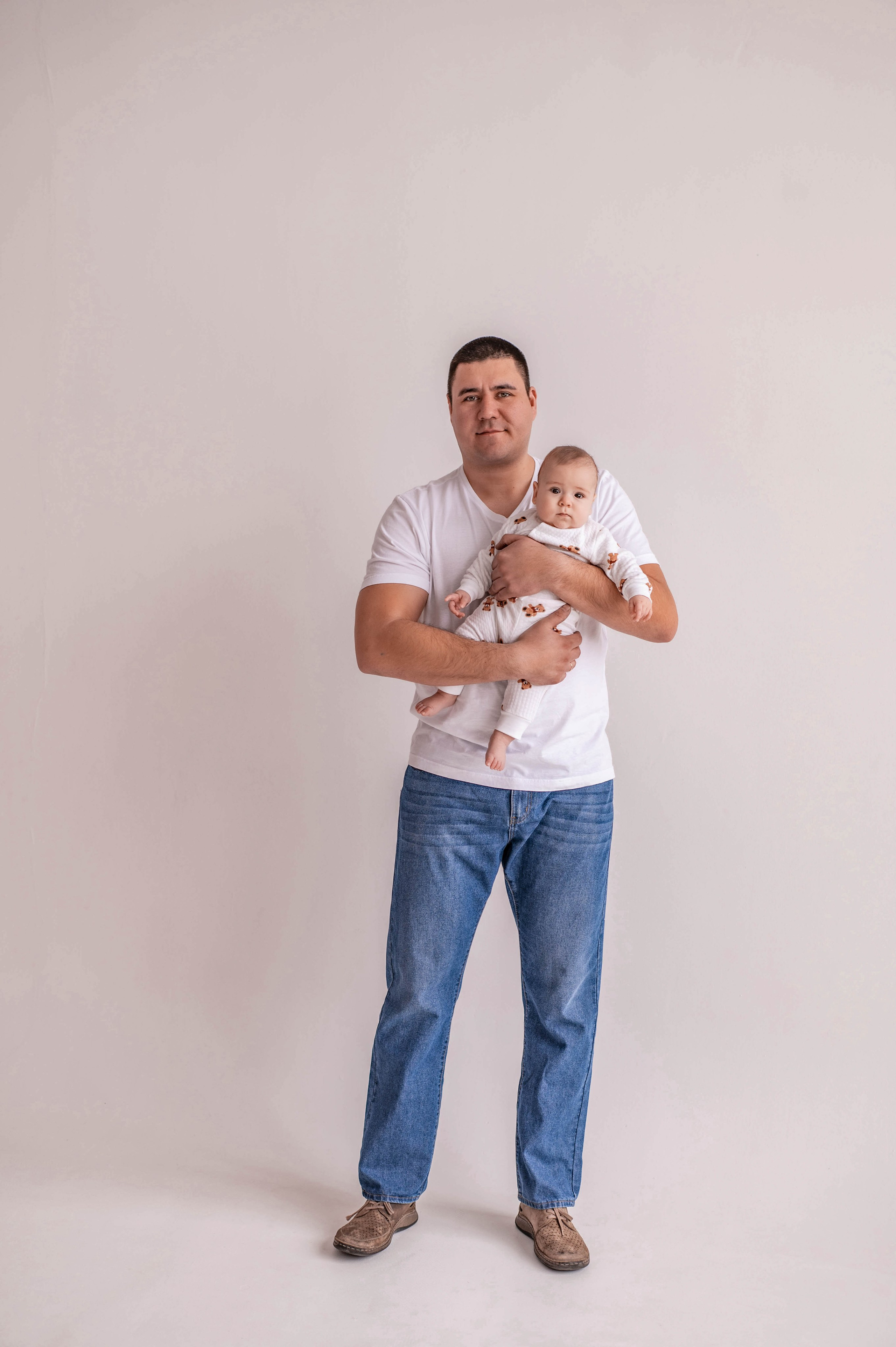 Алина и Кирилл с малышом. Семейный и свадебный фотограф в Абакане Юлия Су