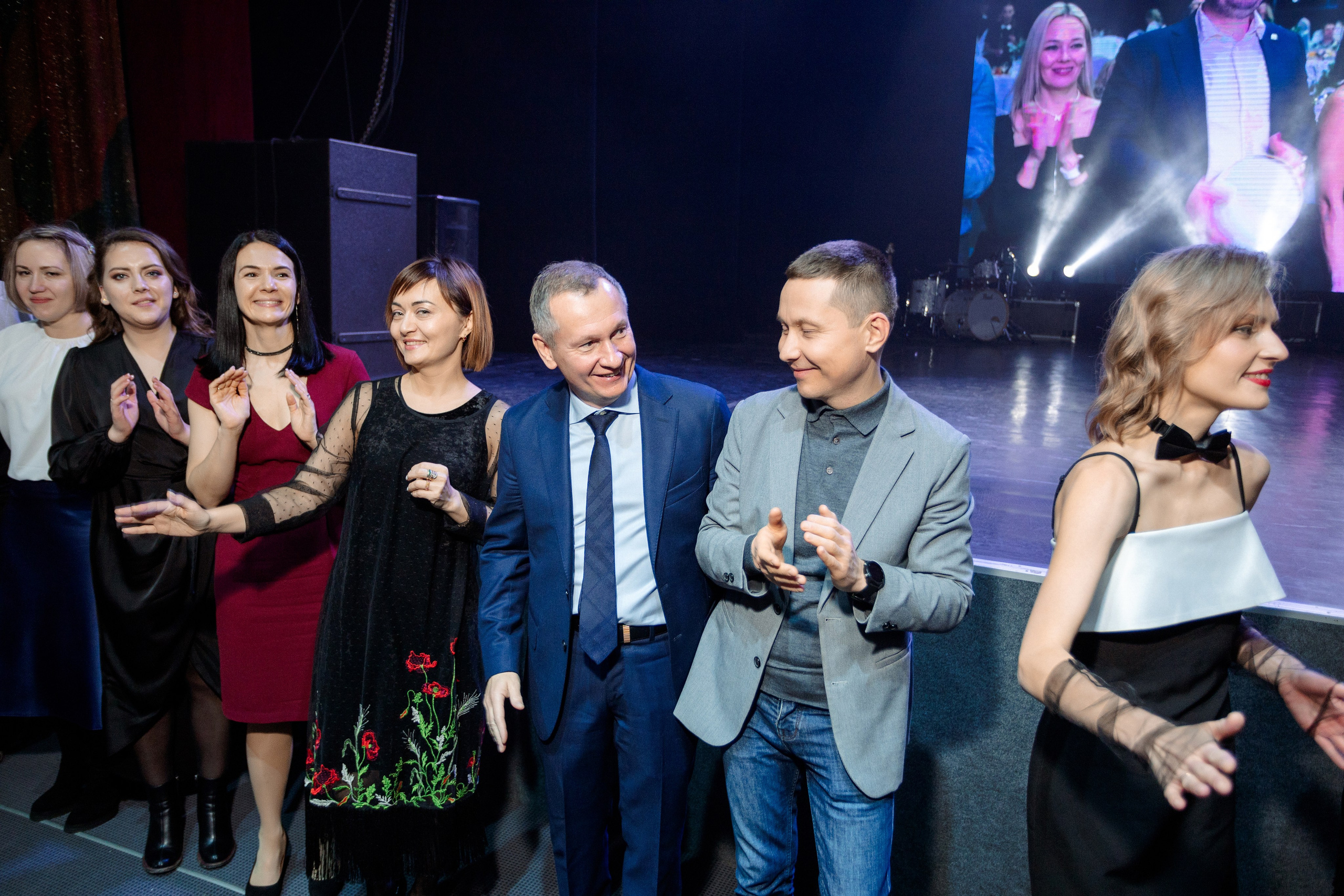 РЕПОРТАЖ: НОВЫЙ ГОД В ДК МЕТАЛЛУРГ. Профессиональный фотограф в Ижевске Леша Петров