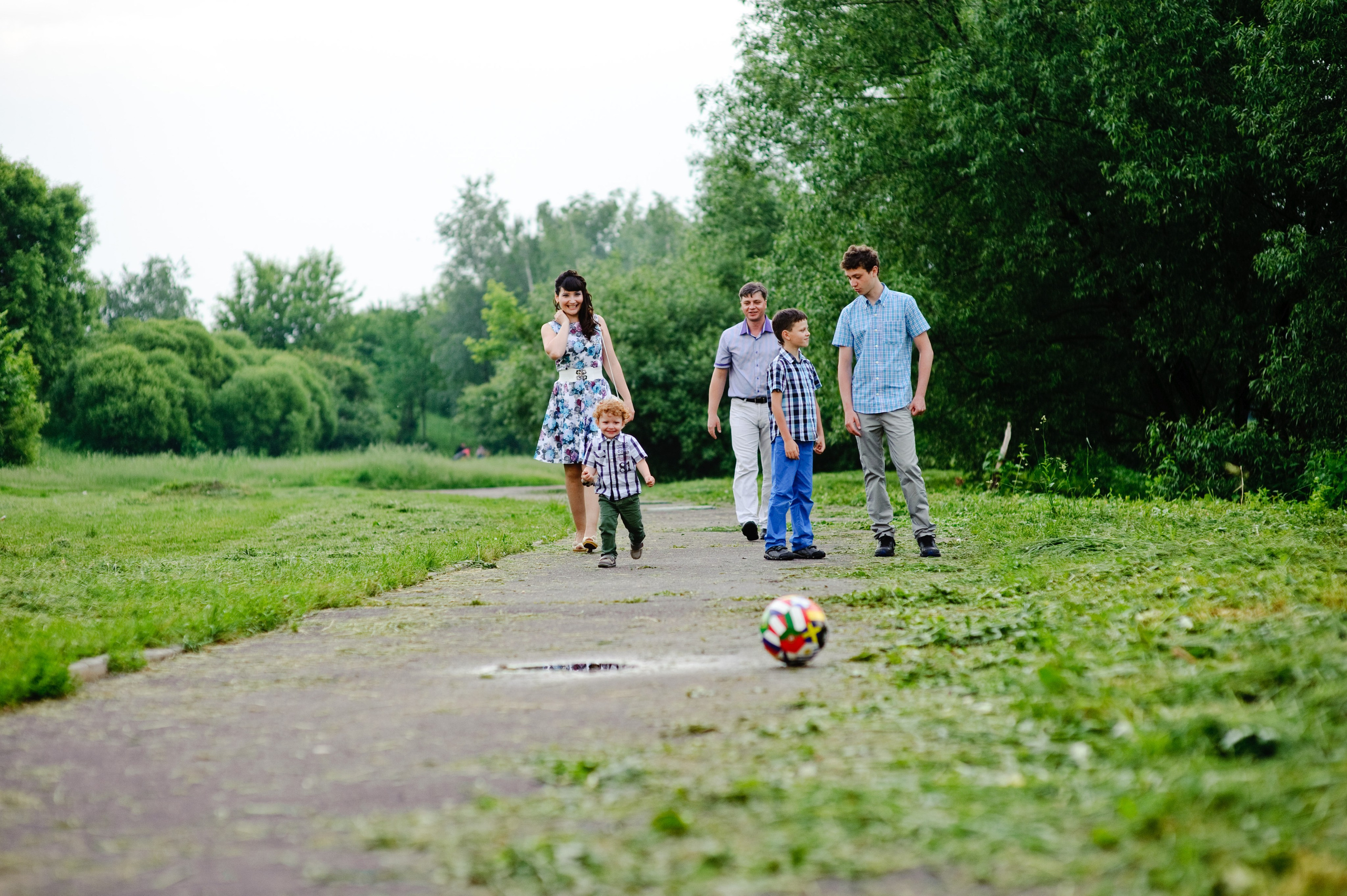 Лада, Дмитрий и 3 сына. Прогулка, Москва. Семейный фотограф Анна Дубовская
