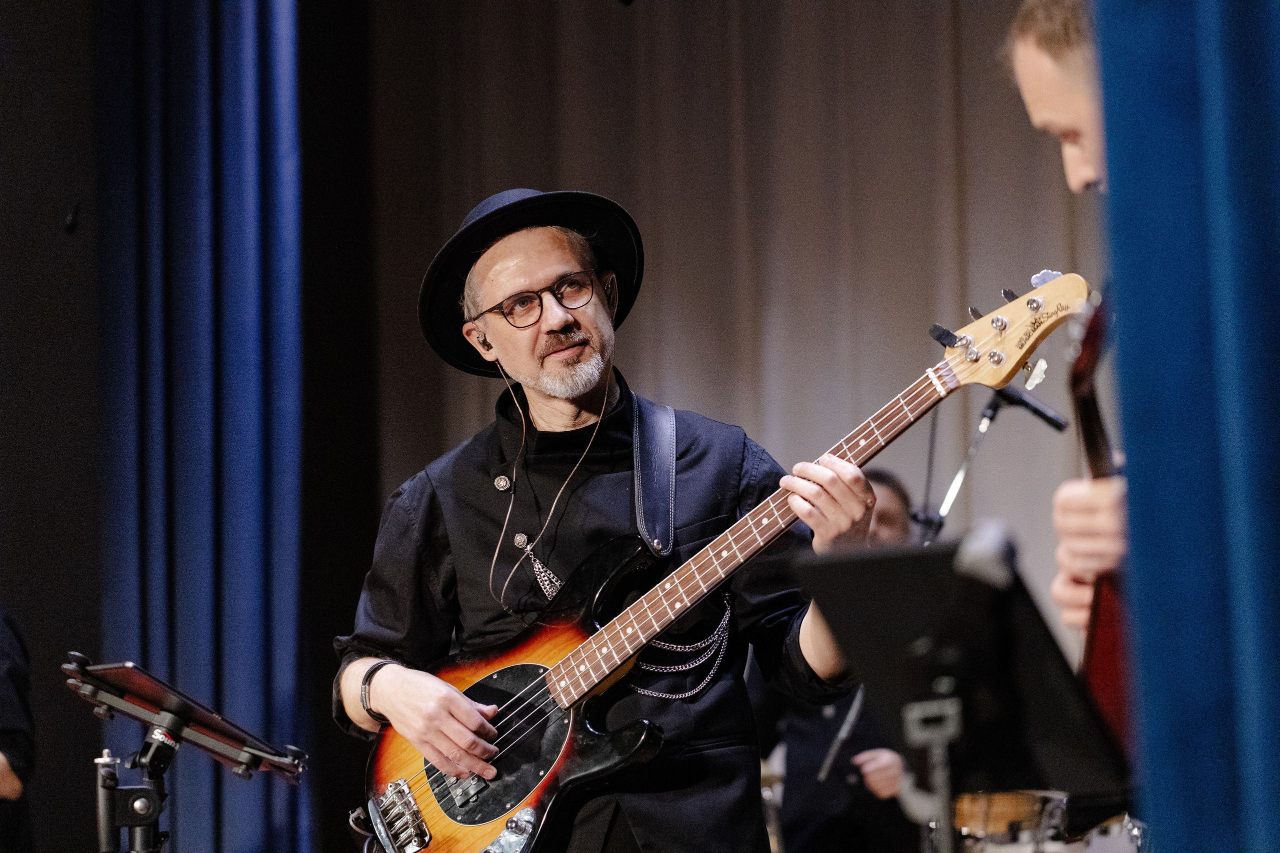 Сольный концерт 4.10. СУРОВЦЕВА project. Эстрадно-народный кавер-бэнд