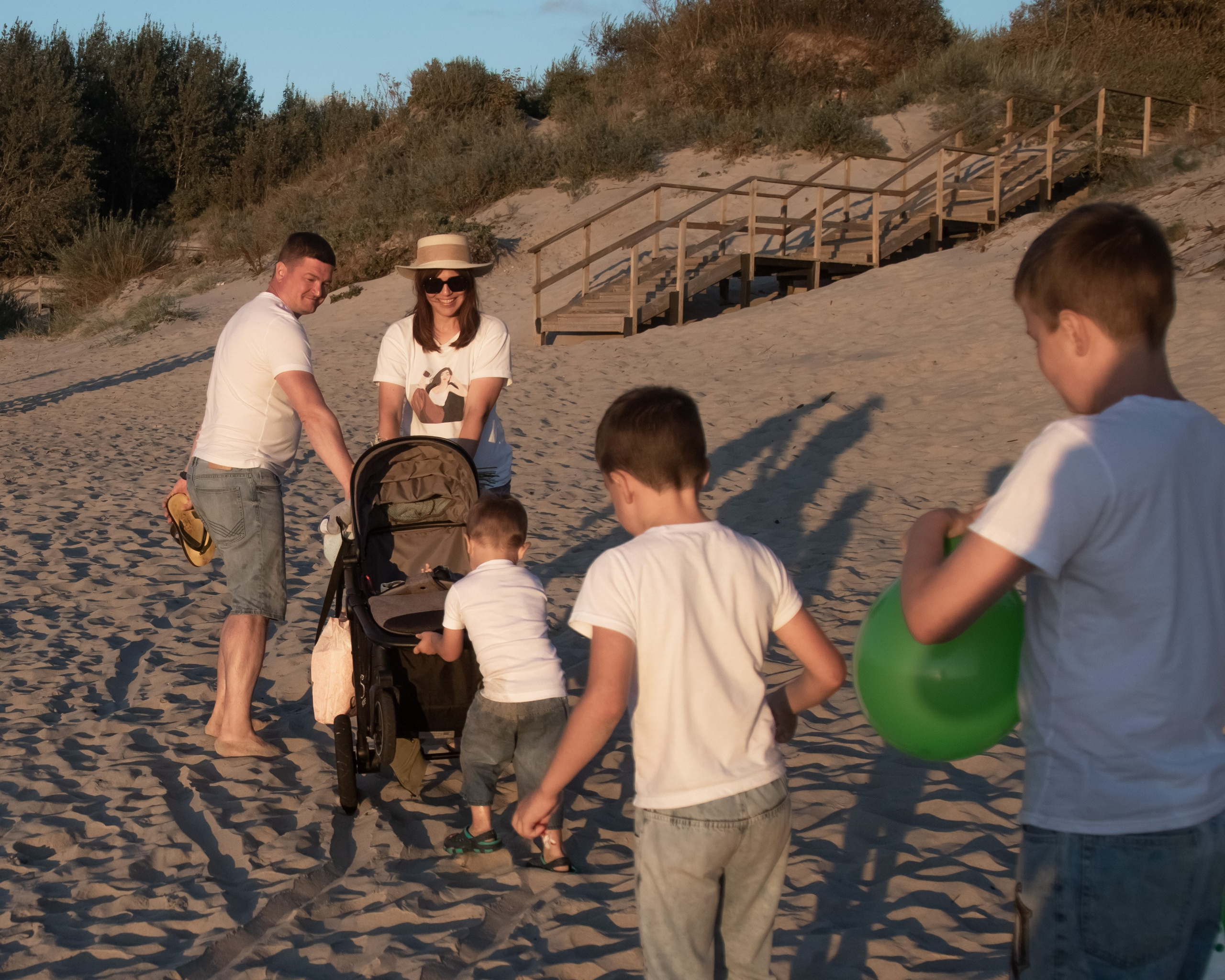 Пять мужчин и одна дама (мама). Фотограф Зеленоградск Лиана Сопина