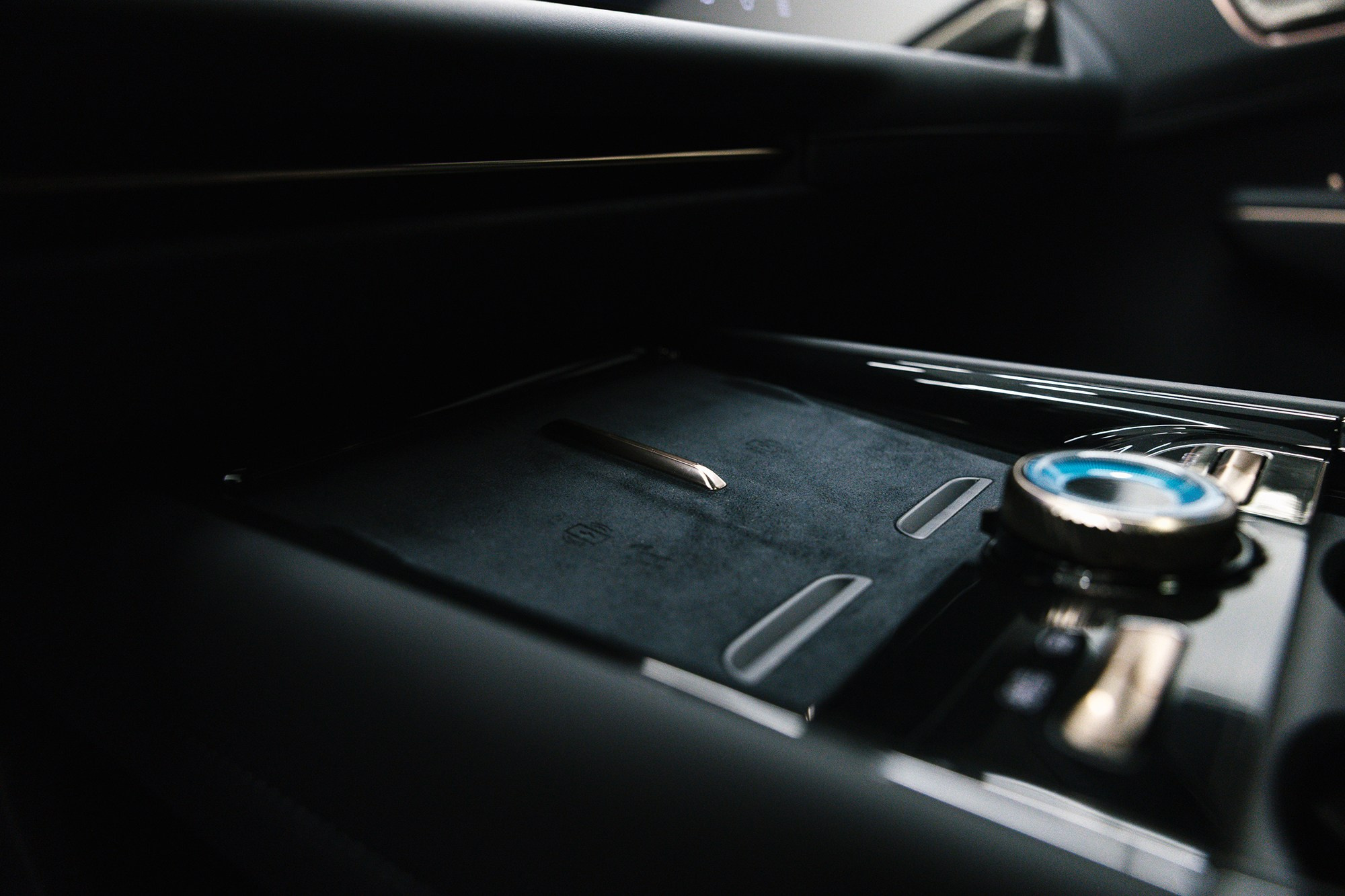 Lynk & Co 900 Ultra 2,0hyb 4WD AT (734 л. с.). Автосалон «Х-Авто»