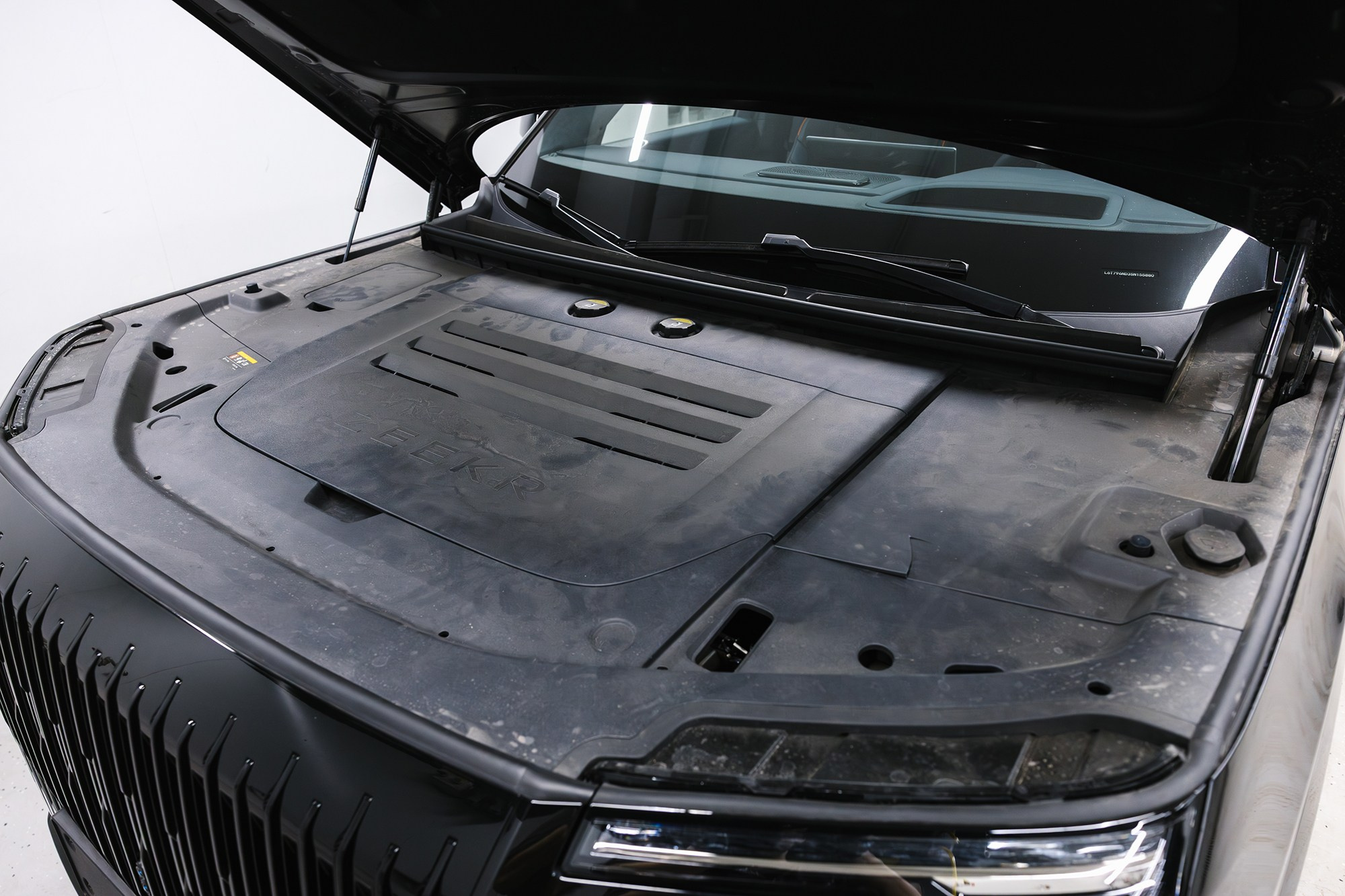 Zeekr 9X 2.0hyb 4WD AT (1401 л. с.) 2025, последовательно-параллельный гибрид, АКПП, 4WD. Автосалон «Х-Авто»