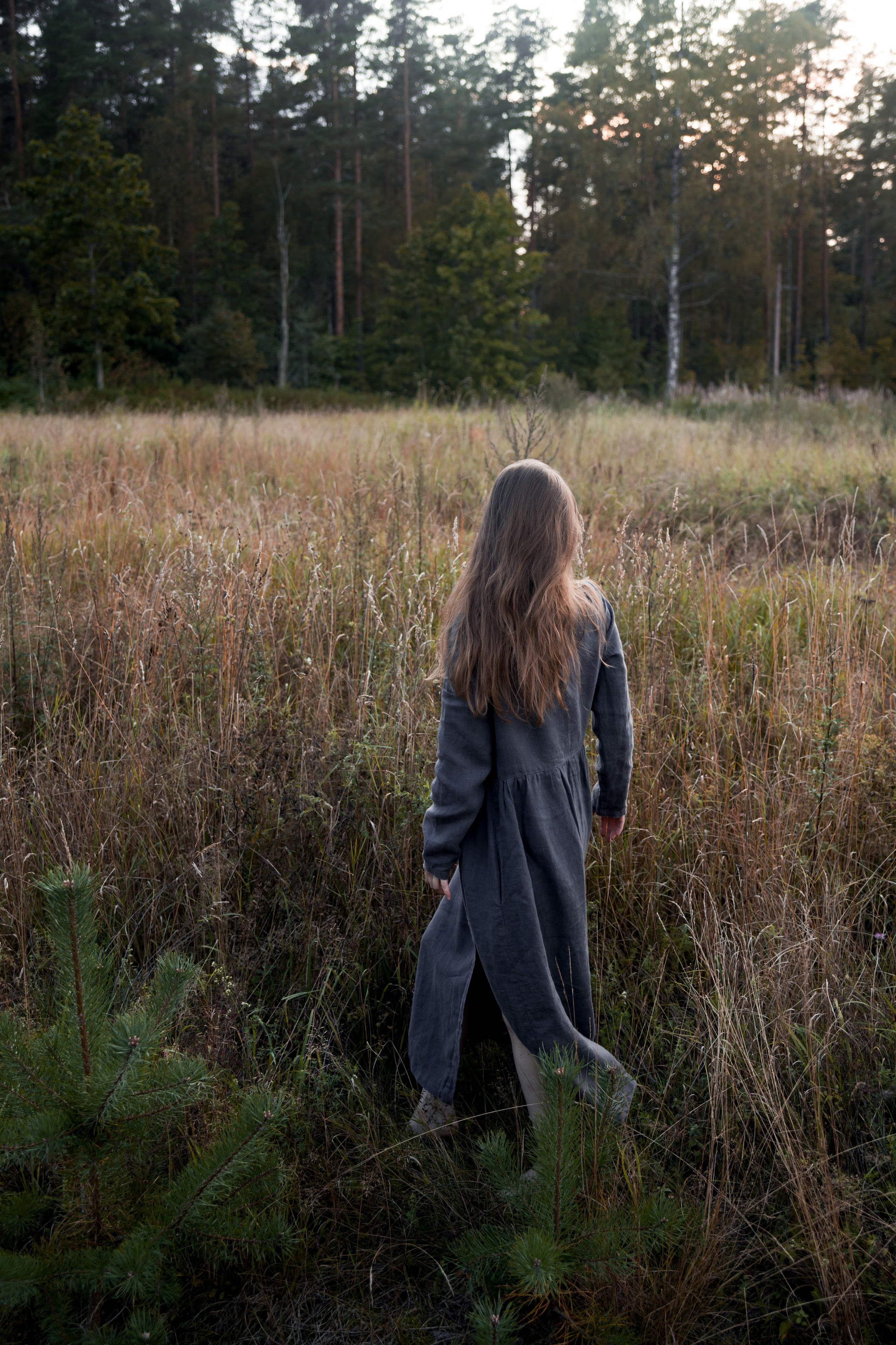 В поле травы. Катя Цвет