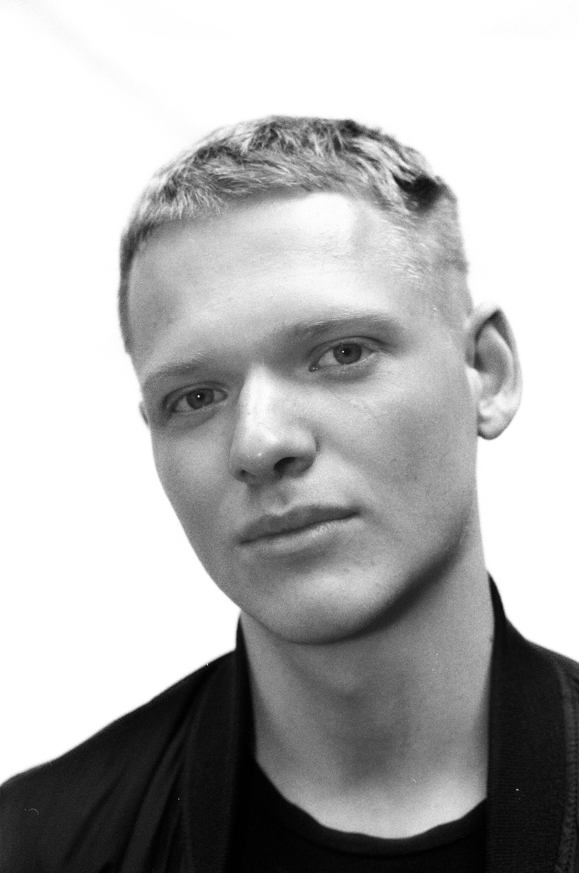 Портрет и ничего меньше. Авторские портреты снятые на слайд и широкий формат, Портрет как искусство фотографии, голос и ничего больше. Портретный и художественный фотограф в Москве Пётр Корень