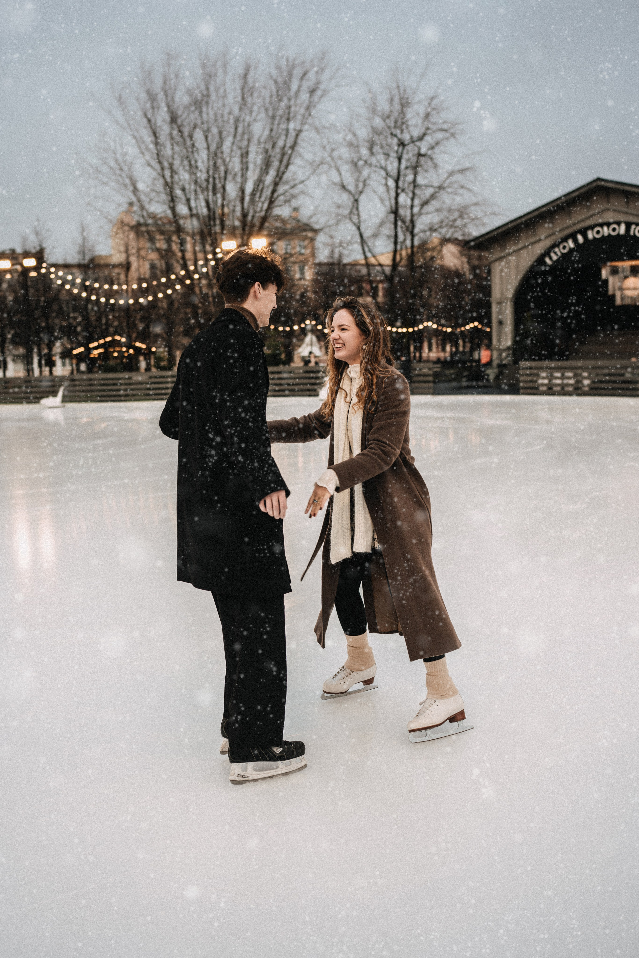 Парная фотосессия на катке. Новая Голландия. Зимняя фотосессия в Санкт-Петербурге. Фотограф в Санкт-Петербурге. Федосова Елизавета 