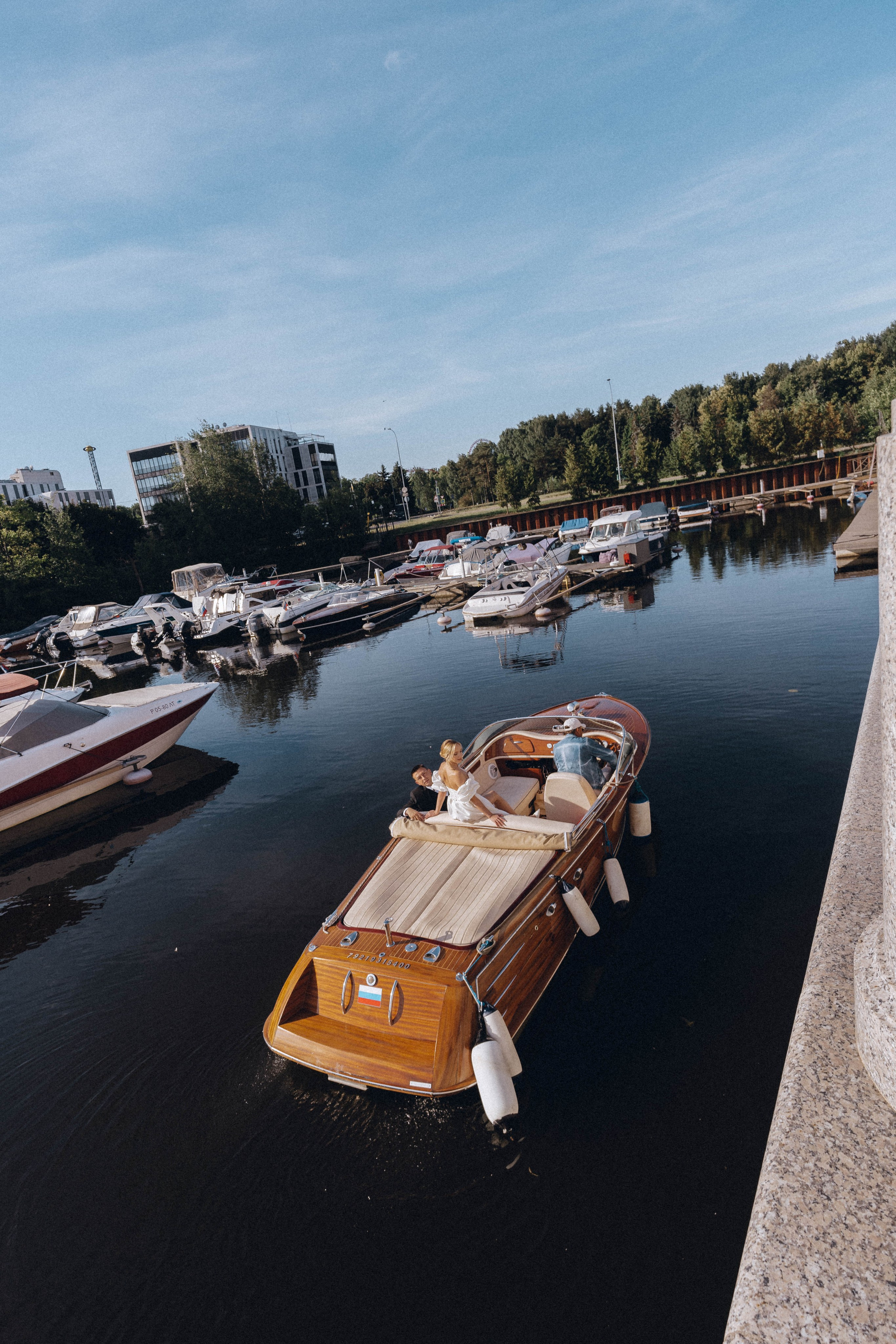 СВАДЕНБНАЯ СЬЕМКА НА КАТЕРЕ ПО КАНАЛАМ САНКТ-ПЕТЕРБУРГА И В АКВАТОРИИ НЕВЫ. Профессиональный фотограф, Санкт-Петербург — Виктория Богомолова