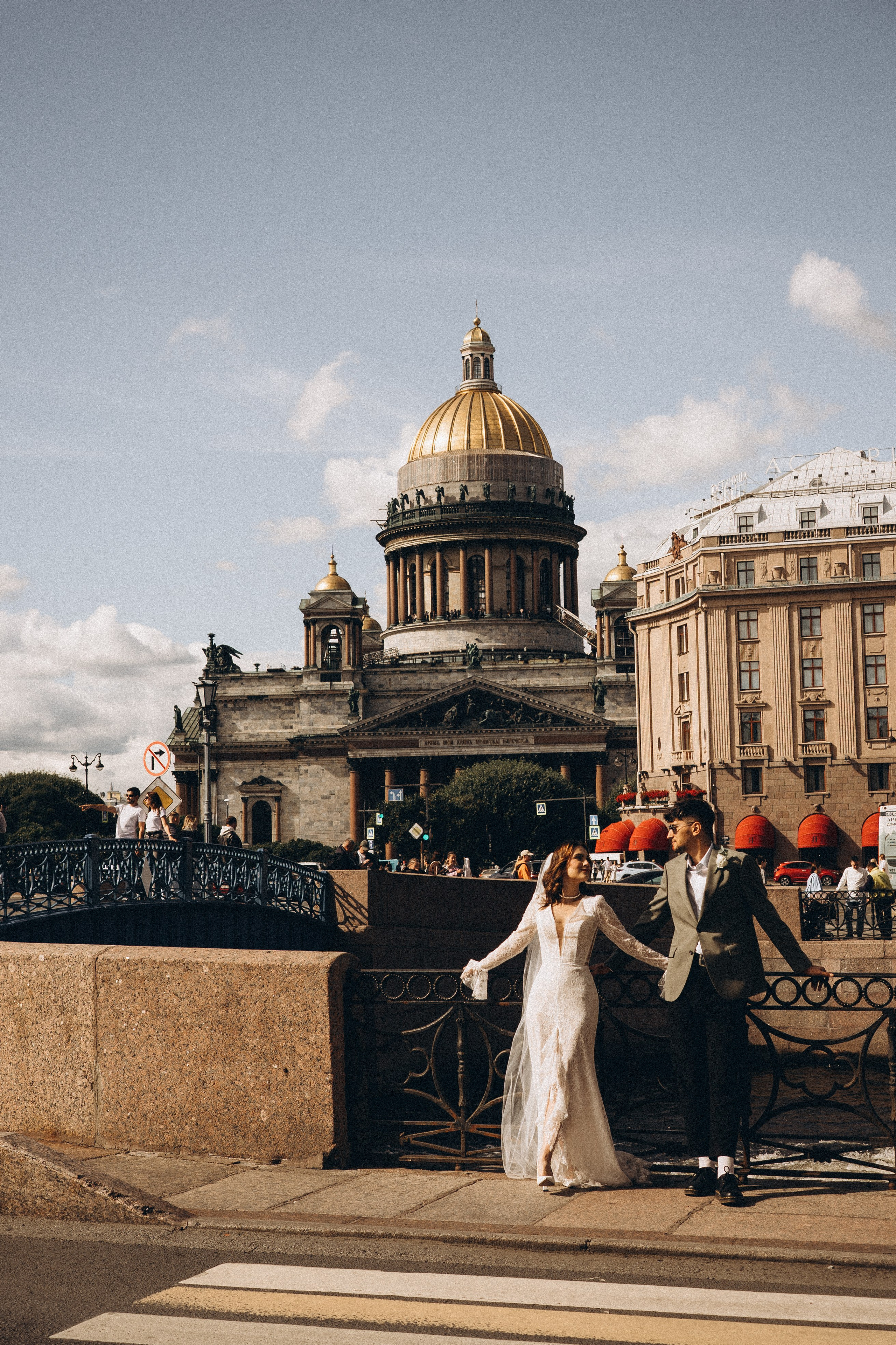 СВАДЕБНАЯ ПРОГУЛКА ВОЗЕ ИСАИКЕВСКОГО СОБОРА АСТОРИИ И ЗАКОНОДАЛЕТНОГО СОБРАНИЯ. Профессиональный фотограф, Санкт-Петербург — Виктория Богомолова