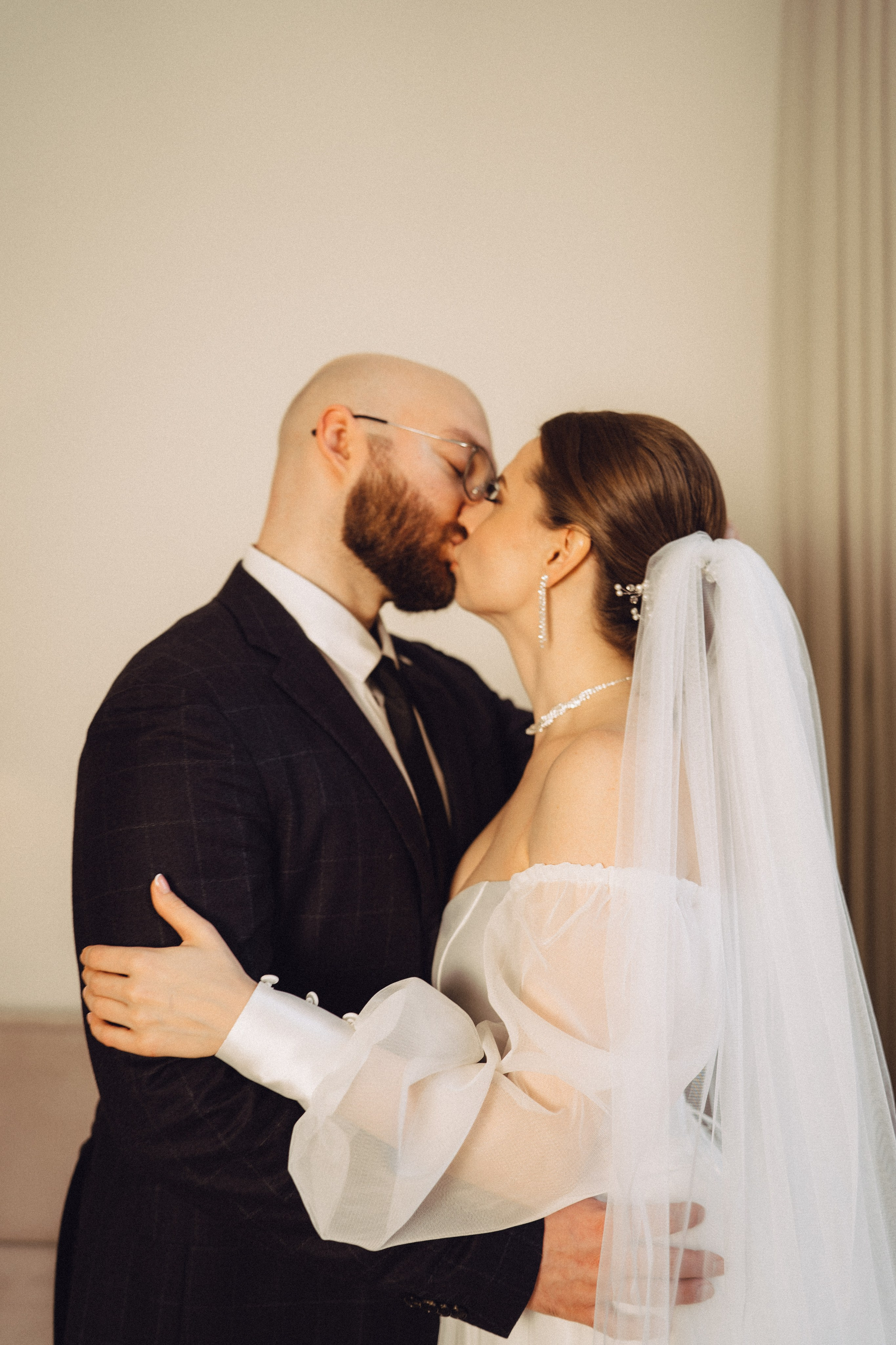 СВАДЕБНАЯ СЬЕМКА ВО ВТОРОМ ДВОРЦЕ (ДЕКАБРЬ) ТАКЖЕ СЬЕМКА В СТУДИИ НА ЧЕРНЫШЕВСКОЙ. Профессиональный фотограф, Санкт-Петербург — Виктория Богомолова