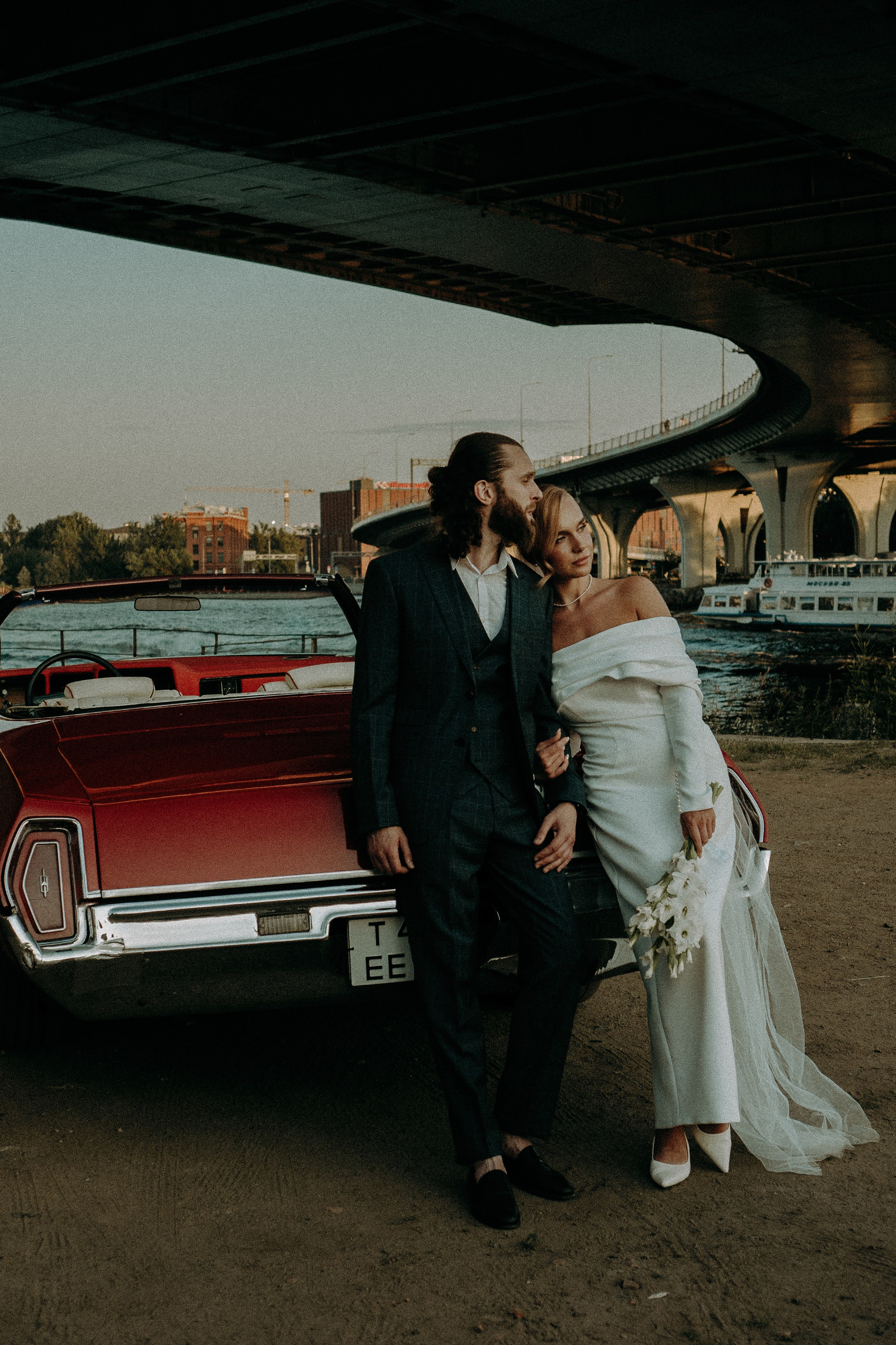 СВАДЕБНАЯ СЬЕМКА ВОЗЛЕ МСОТА БЕТАНКУРА НА КАБРИОЛЕТЕ. Профессиональный фотограф, Санкт-Петербург — Виктория Богомолова