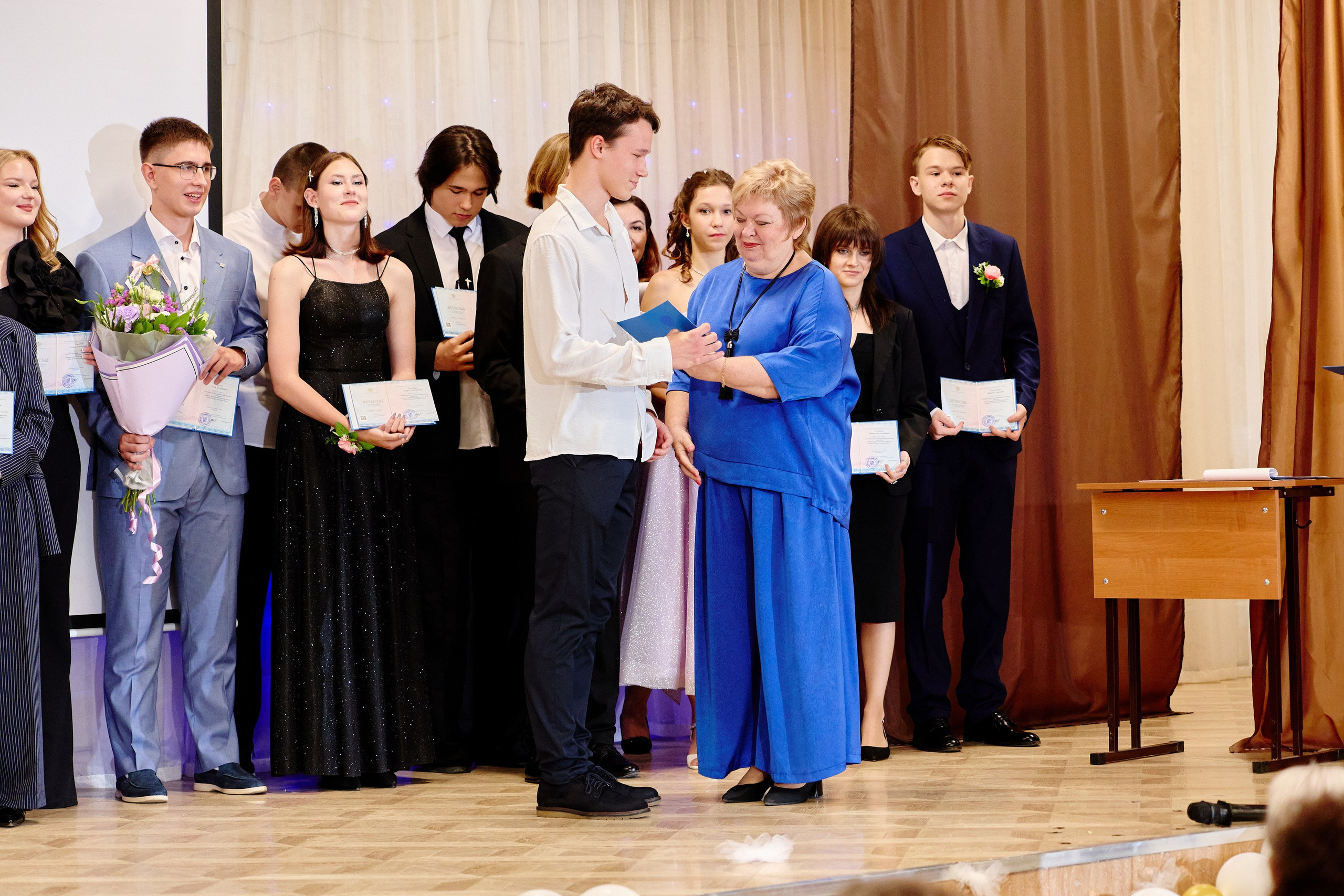 Выпускной 35 Сош. Фотограф Выпускные альбомы Таганрог Сергей Коробченко