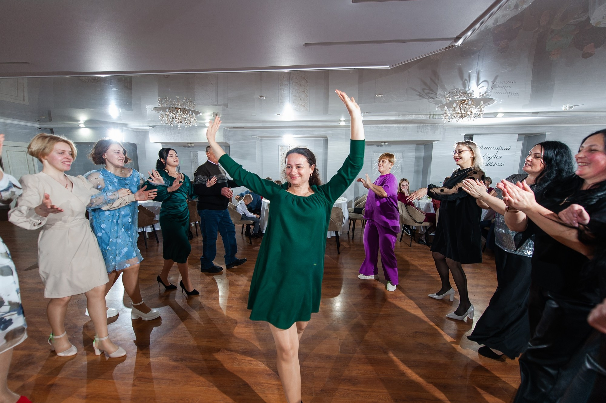 Студия и банкет. Свадебный и семейный фотограф в Омске Мормулев Михаил