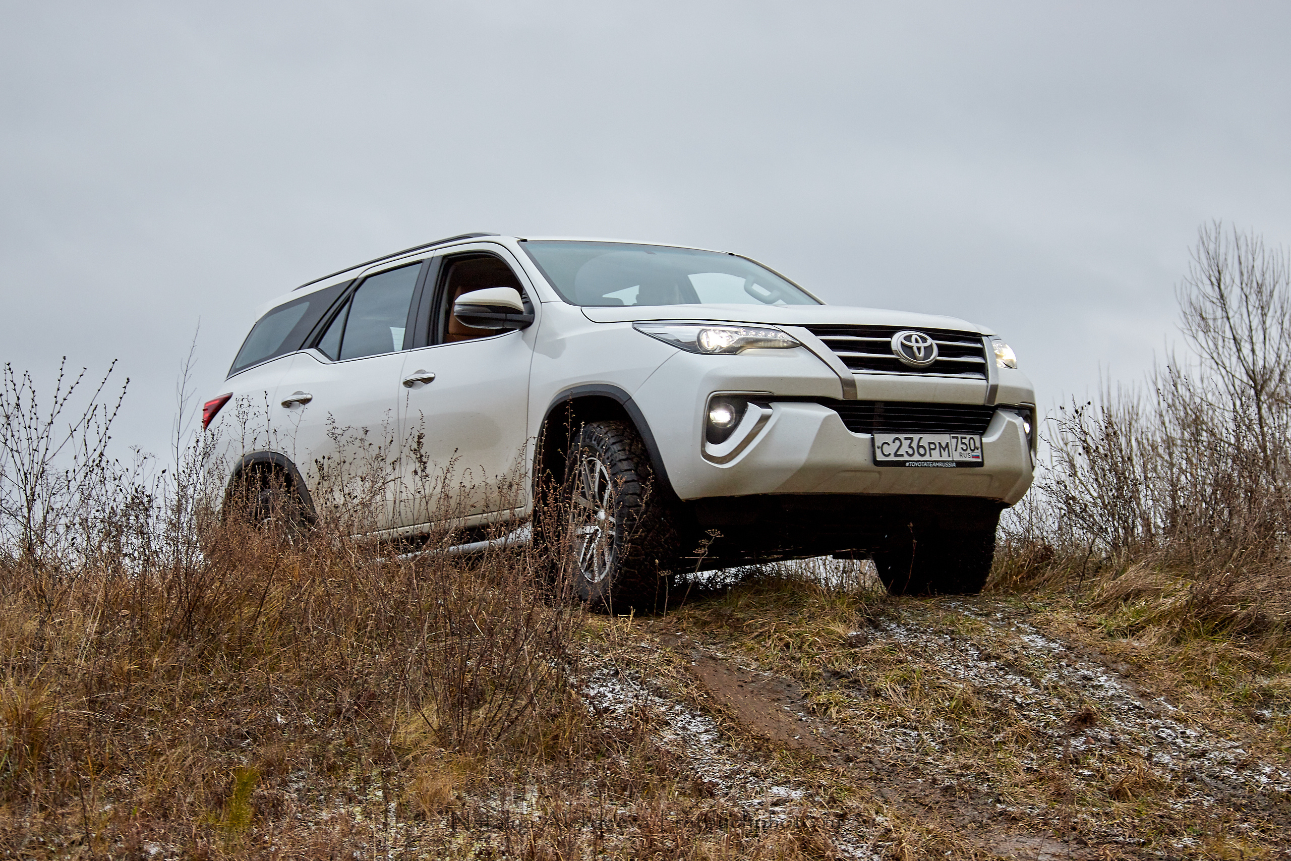 Внедорожный тест-драйв Toyota Hilux и Toyota Fortuner | 12'2019. Репортажный фотограф и ретушер в Москве Наталья Алексеева