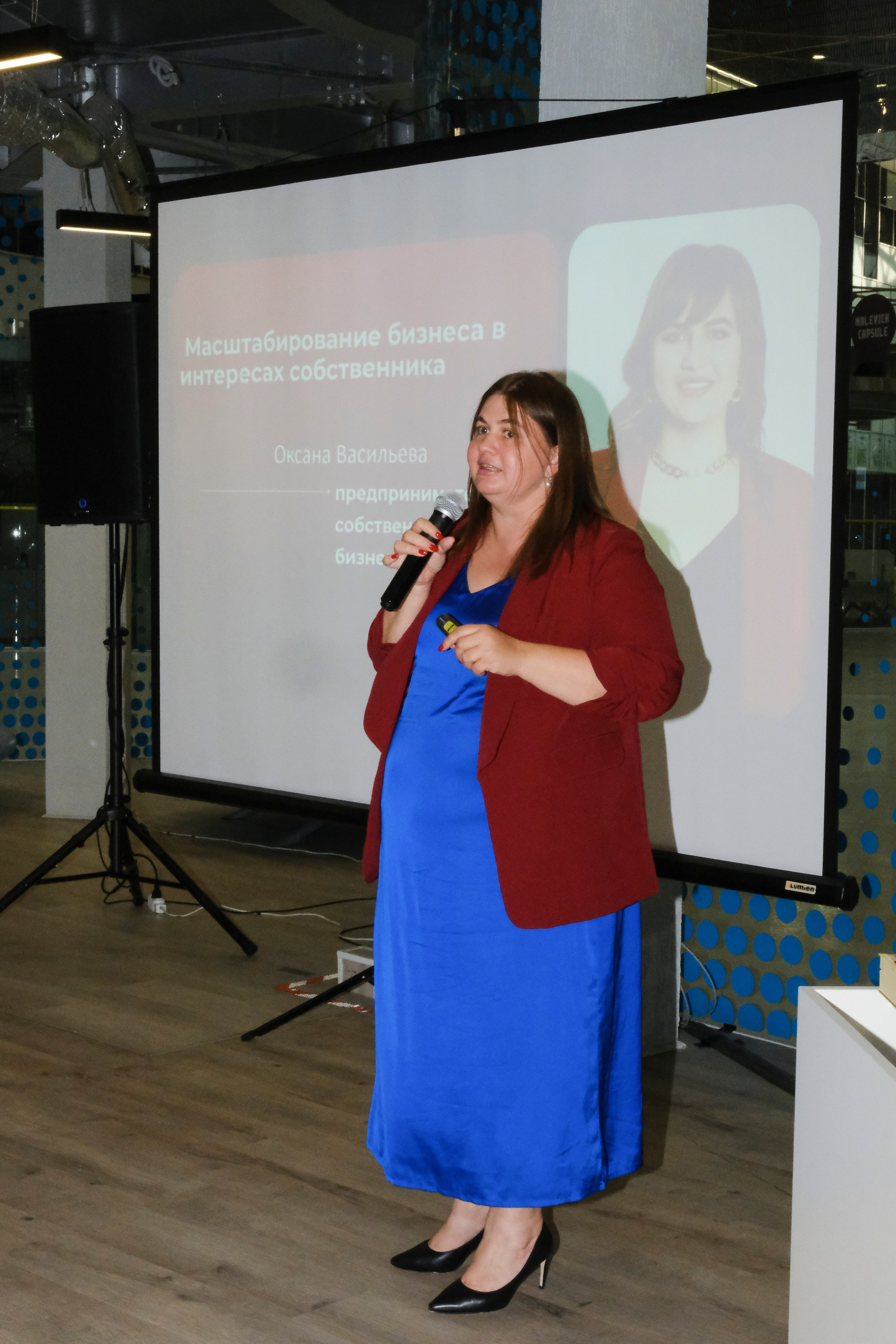 Репортаж бизнес-конференции в Сколково от сообщества BRUSNIKA. Индивидуальная фотосъёмка в Москве. Фотограф Василиса Тарасова