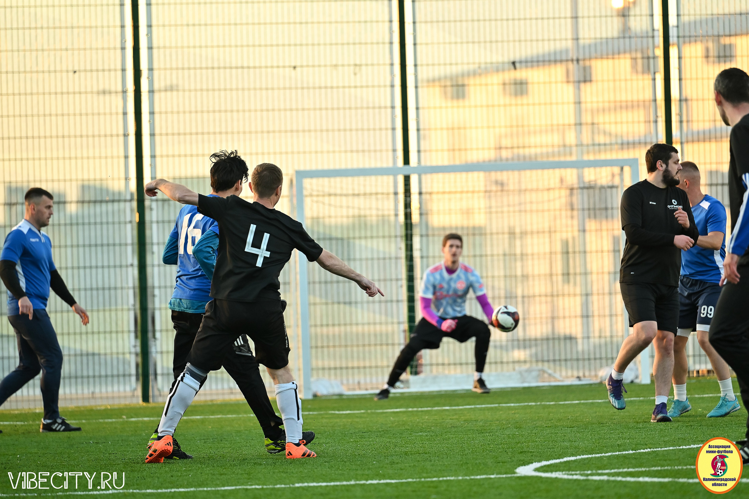 ИГРЫ МИНИ-ФУТБОЛЬНОЙ И КОРПОРАТИВНОЙ ЛИГИ. VIBECITY.RU Вайб Сити Ру Фоторепортажи Фотоотчеты Калининград