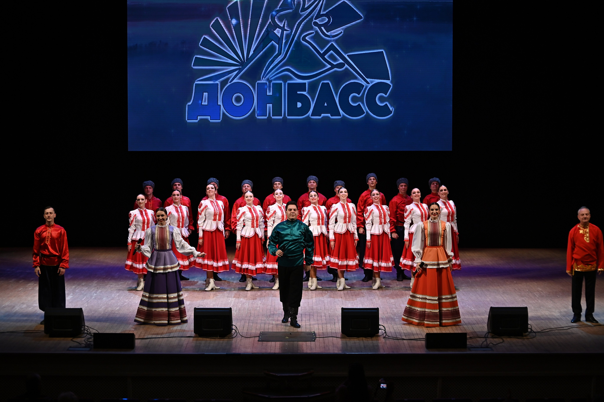 АНСАМБЛЬ ПЕСНИ И ТАНЦА «ДОНБАСС». ФОТОГРАФ ВАШИХ МЕРОПРИЯТИЙ РЯЗАНЬ СЕРГЕЙ КЛЮЕВ Концертная фотография близка к репортажу и портретной съемке