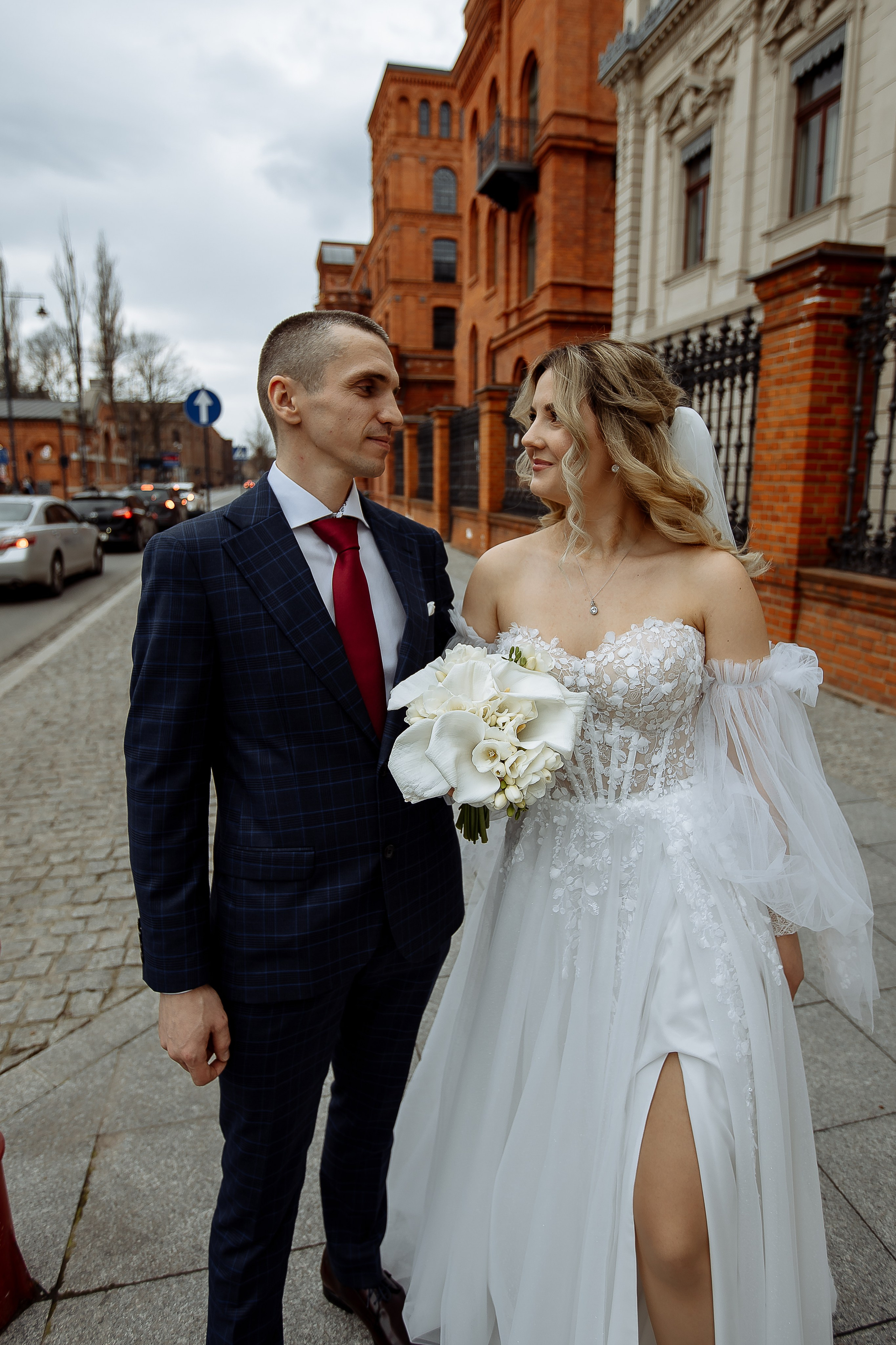Ślubna sesja zdjęciowa w Muzeum. Свадебный фотограф Варшава Лодзь Польша Елена Юцова