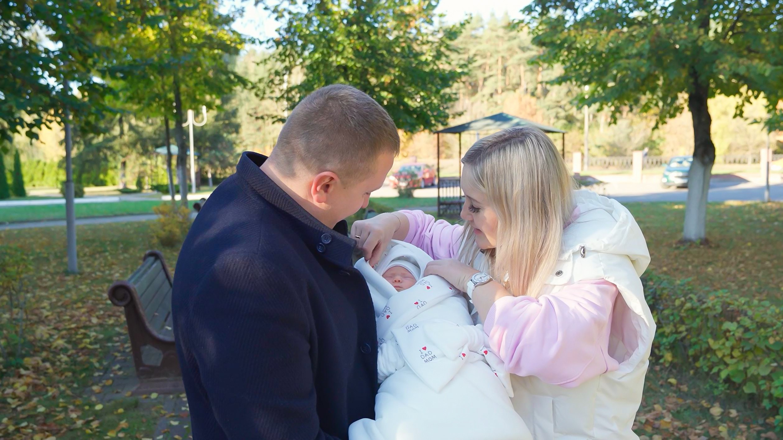 Видеограф и фотограф на выписку из роддома Минск. Видеограф на свадьбу Минск Андрей Щербо
