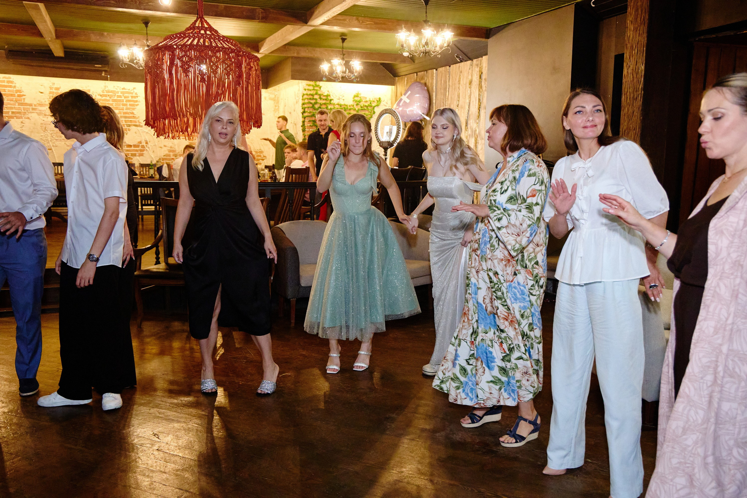 Выпускной 35 Сош. Фотограф Выпускные альбомы Таганрог Сергей Коробченко