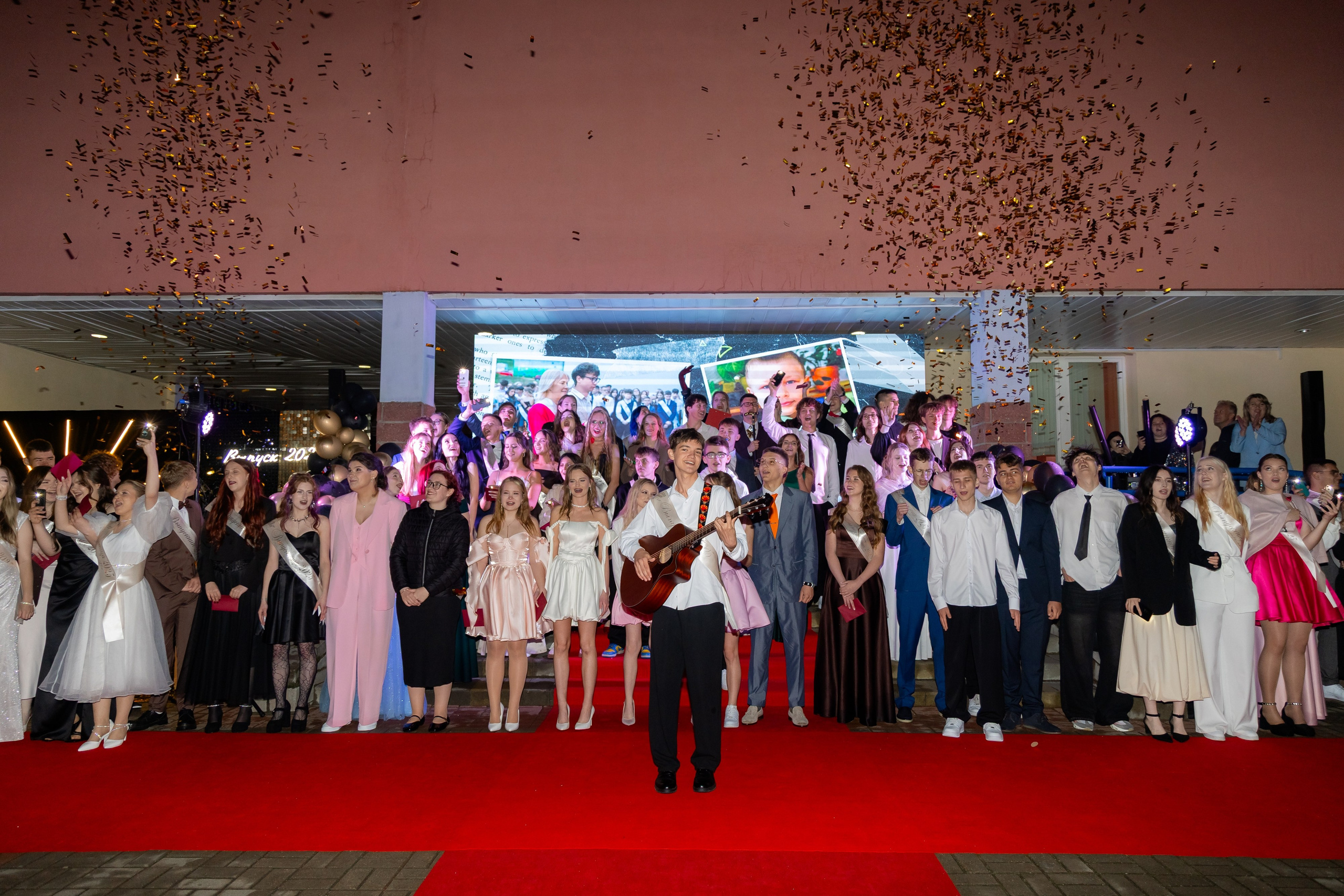 Школьный выпускной 2025 год в Минске, Беларуси. Свадебный фотограф в Минске/Беларуси Сергей Спиридонов