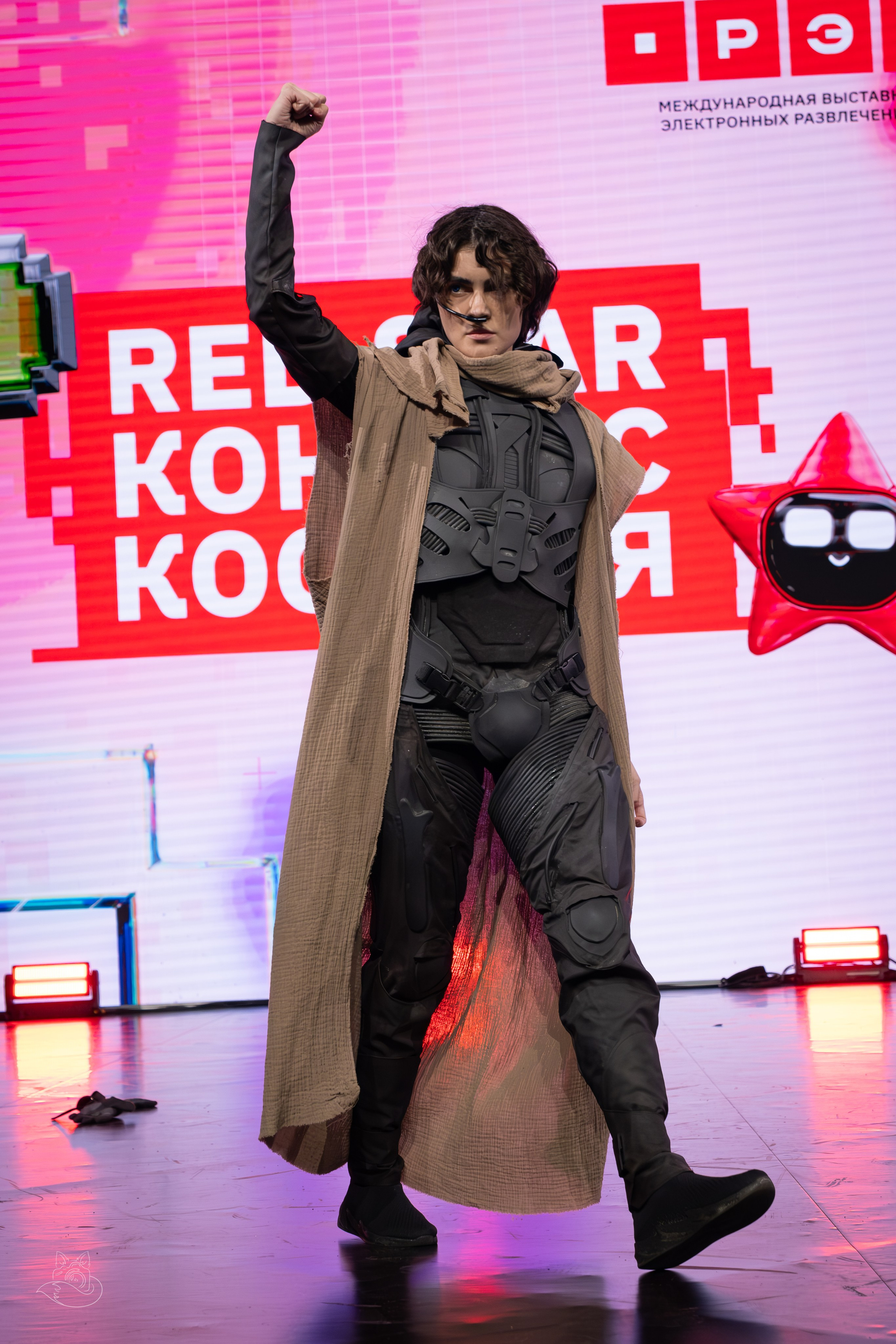 Сцена РЭД ЭКСПО 2024. Косплей фотограф