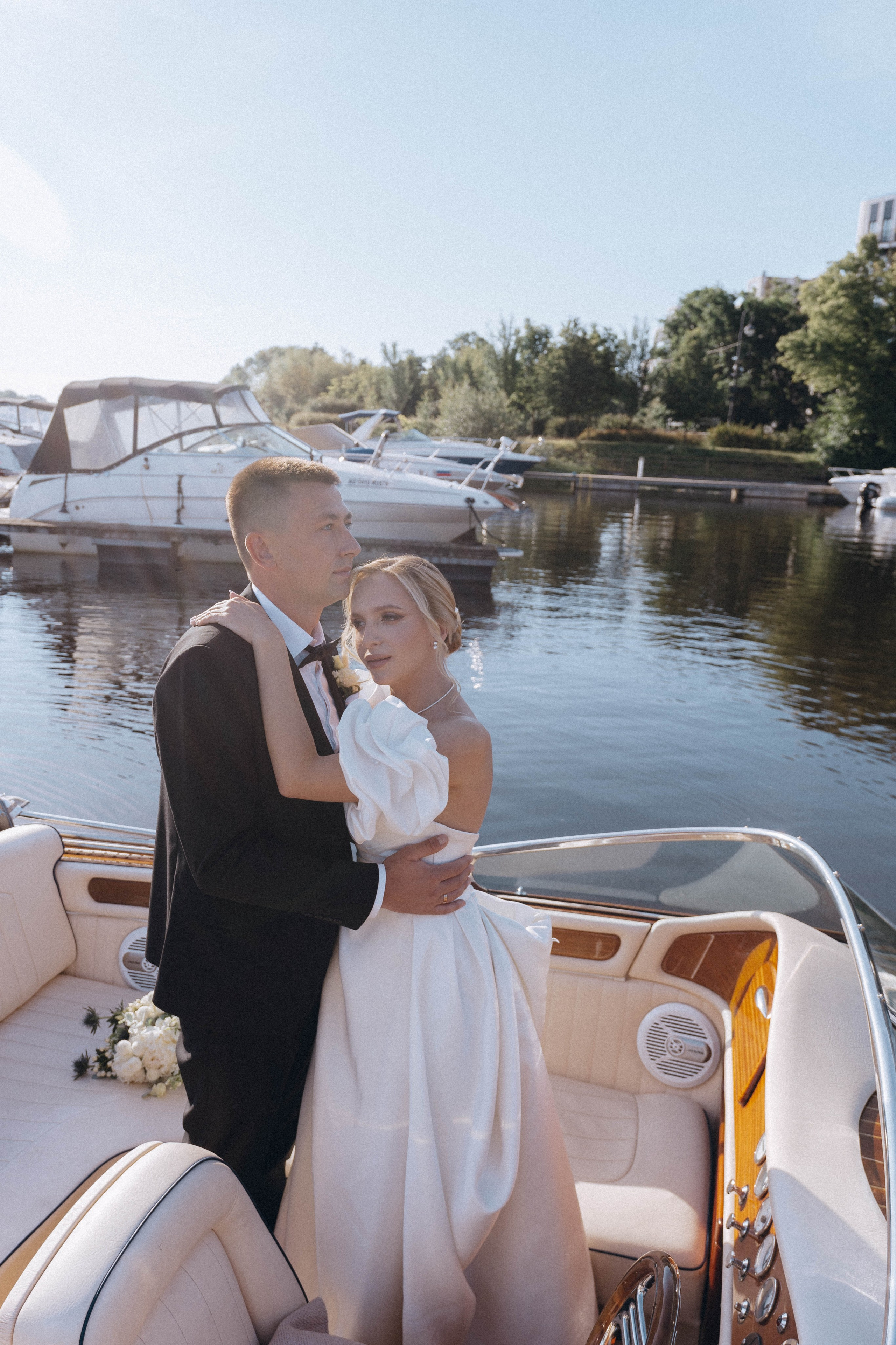 СВАДЕНБНАЯ СЬЕМКА НА КАТЕРЕ ПО КАНАЛАМ САНКТ-ПЕТЕРБУРГА И В АКВАТОРИИ НЕВЫ. Профессиональный фотограф, Санкт-Петербург — Виктория Богомолова