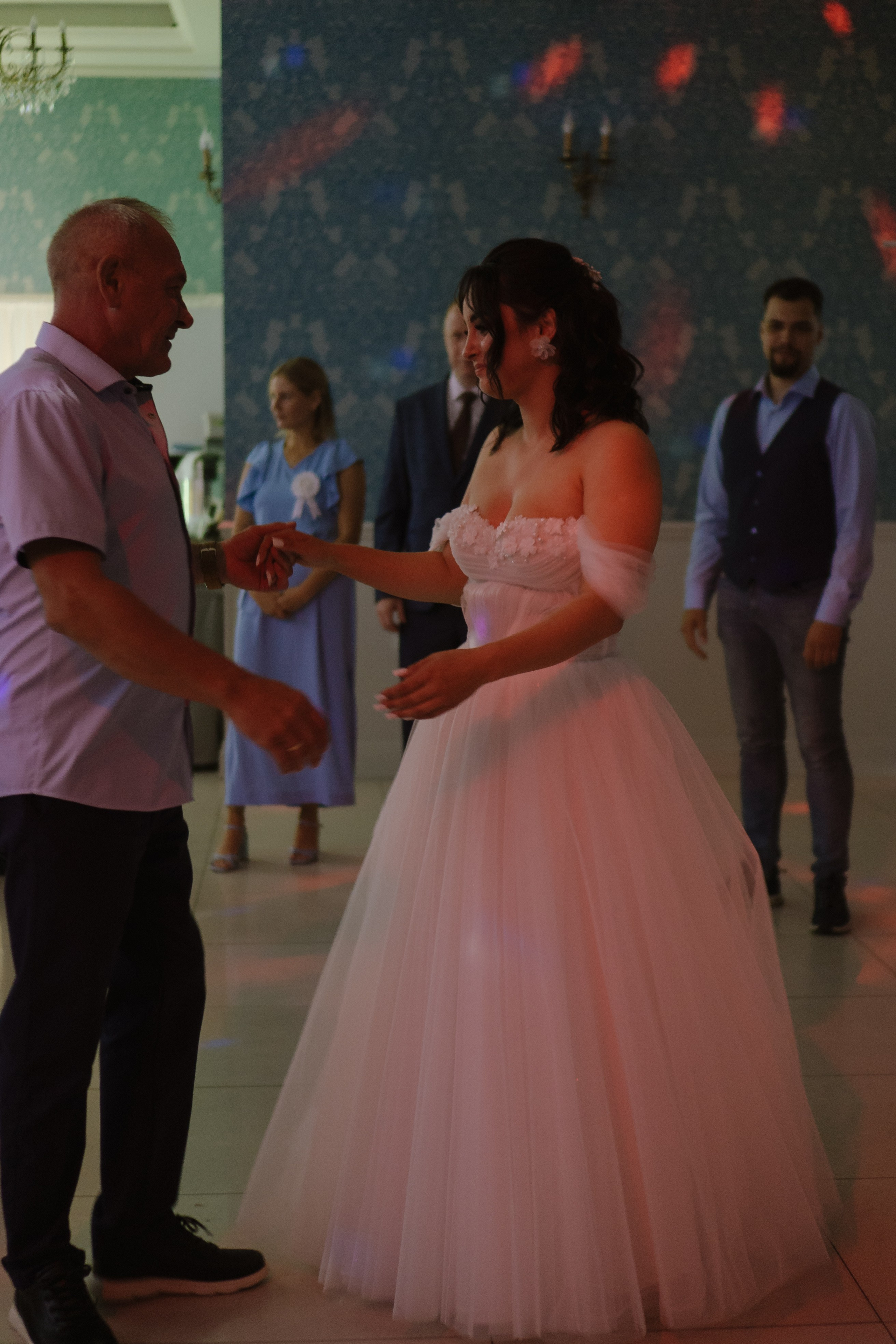 ТАНЕЦ ОТЦА И ДОЧЕРИ НА БАНКЕТЕ (СВАДЕБНАЯ ФОТОСЕСИИЯ БАНКЕТА). Профессиональный фотограф, Санкт-Петербург — Виктория Богомолова