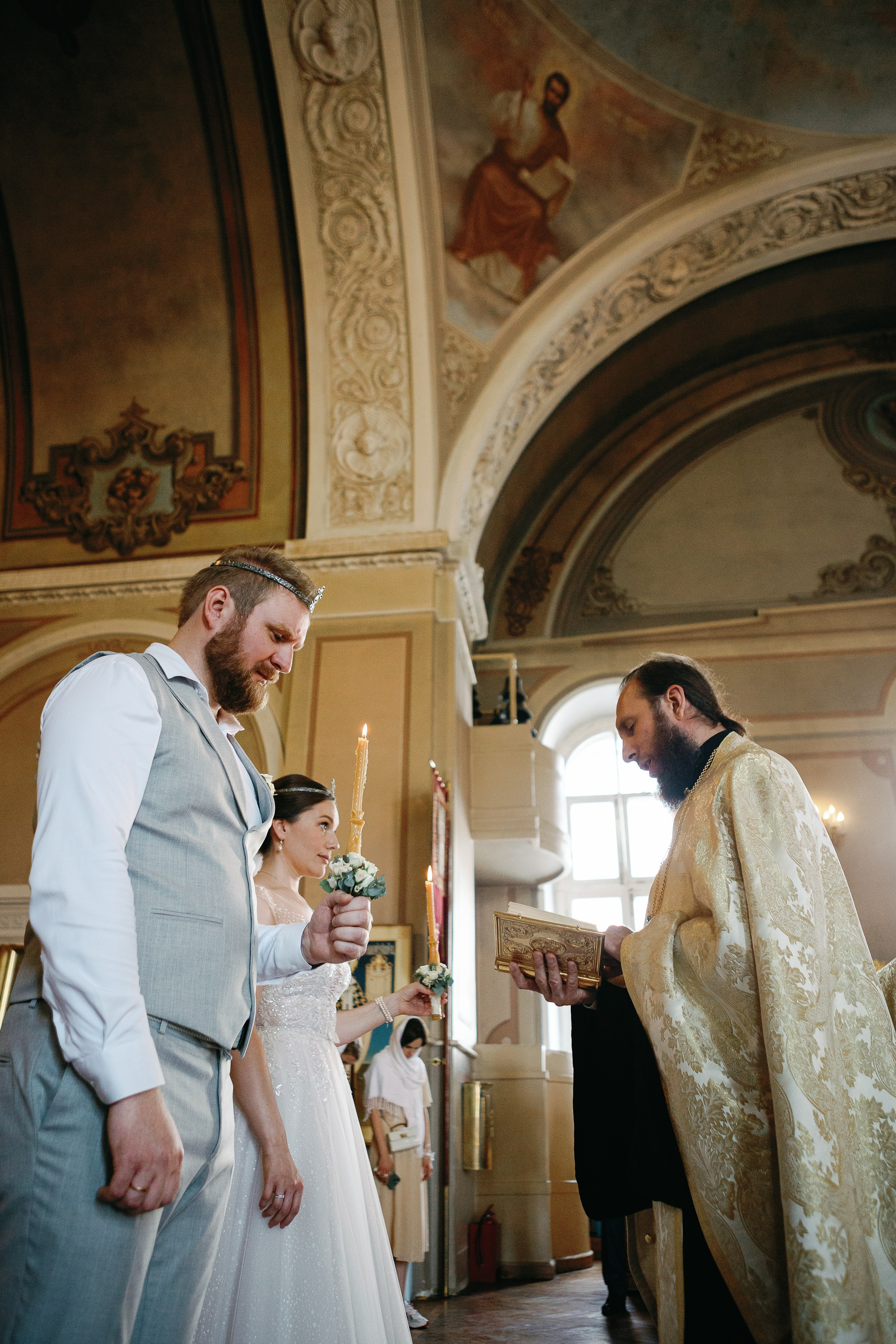 Татьянинский храм при МГУ. Вид внутри. Венчание.