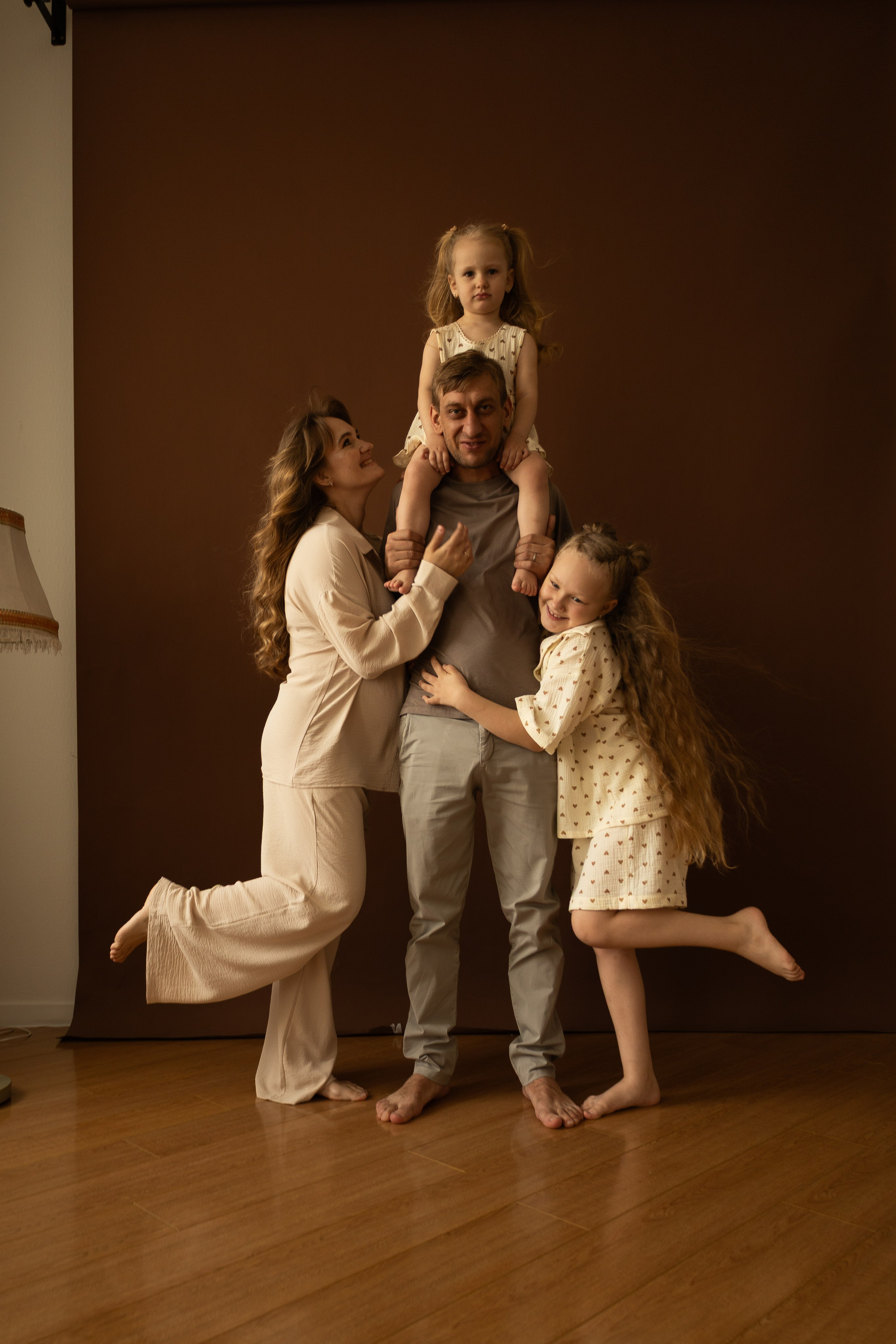 Студия Трио. Татьяна, Александр, Саша и Алиса. Фотограф Березенская Ирина в Новосибирске