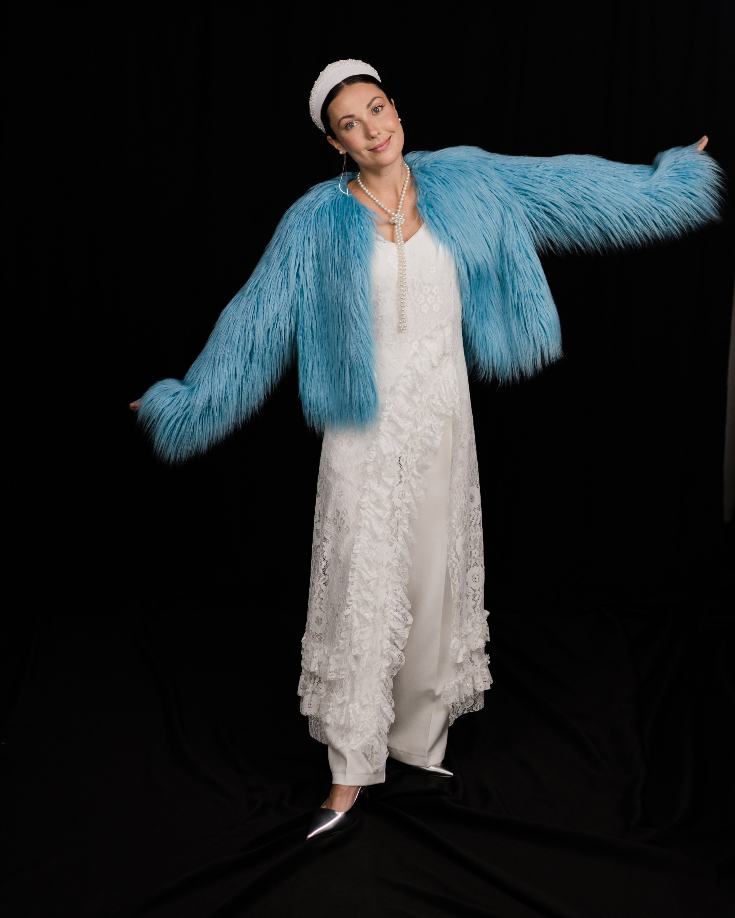 Образ для ведущей мероприятий «Современная снегурочка». Стилист медийных личностей