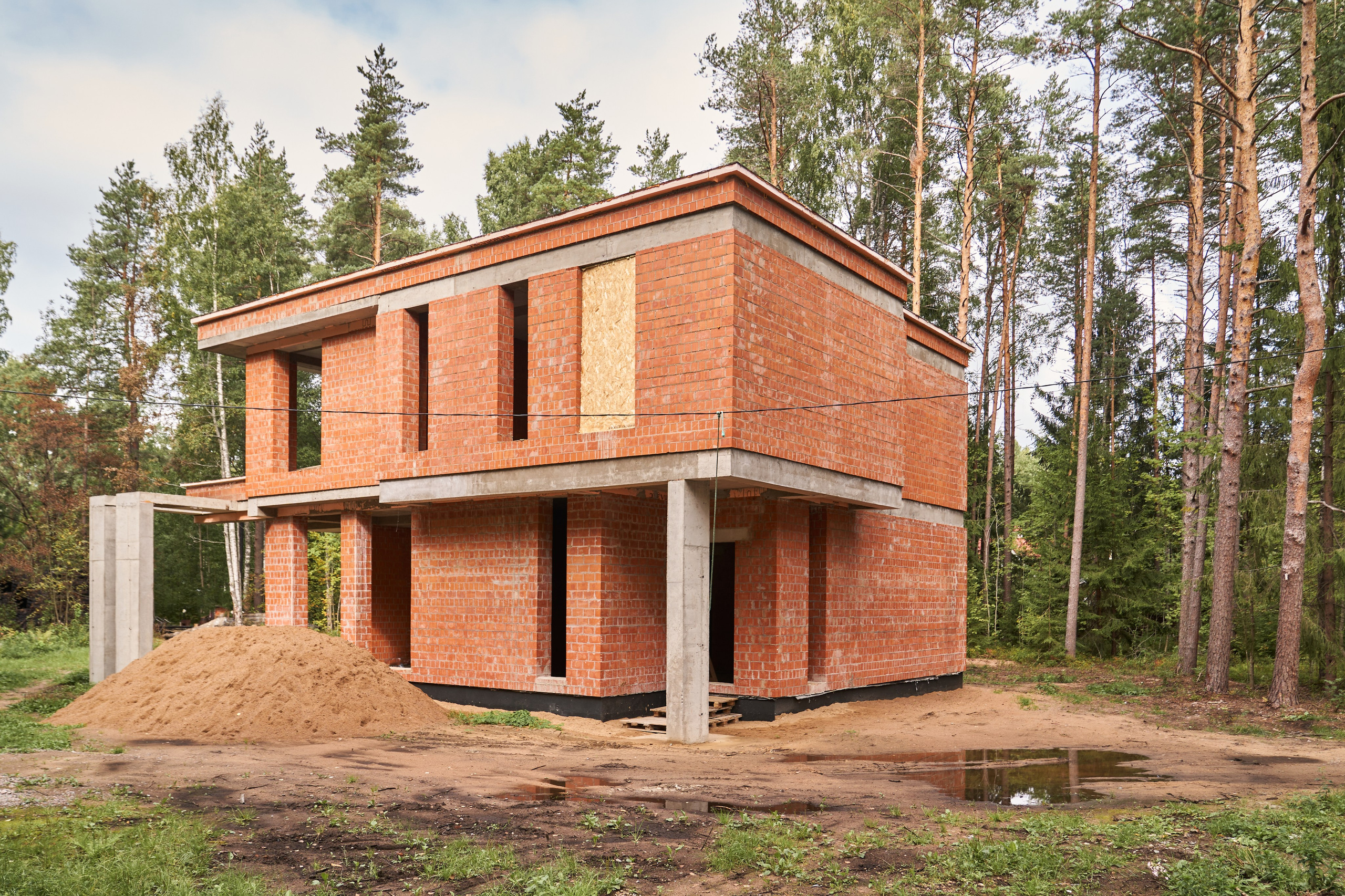 Фотосъёмка строительства дома в Комарово — архитектурный проект на стадии кирпичных работ. Сергей Горшенин — профессиональный фотограф