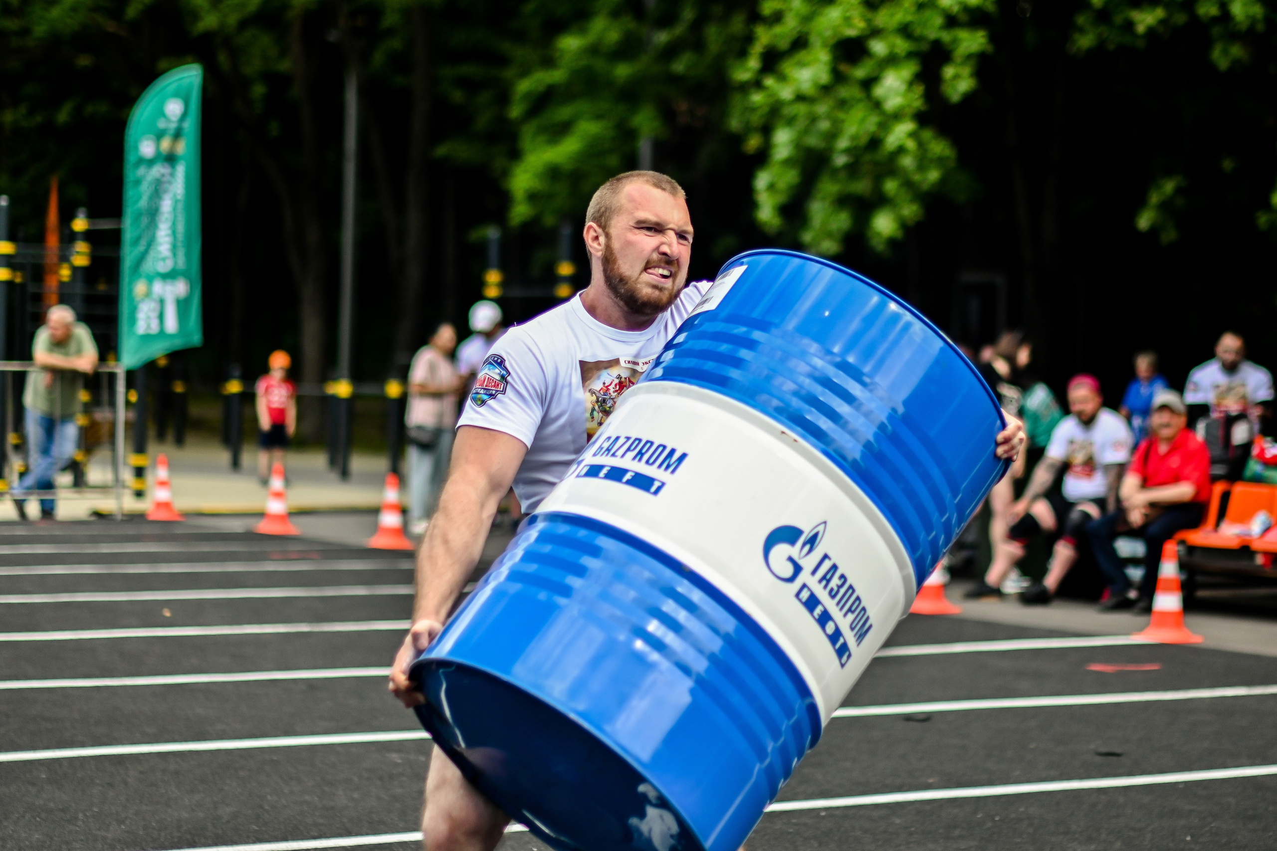 СТРОНГ. Фотограф для бизнесконтента, репортажей и семейного альбома в Москве
