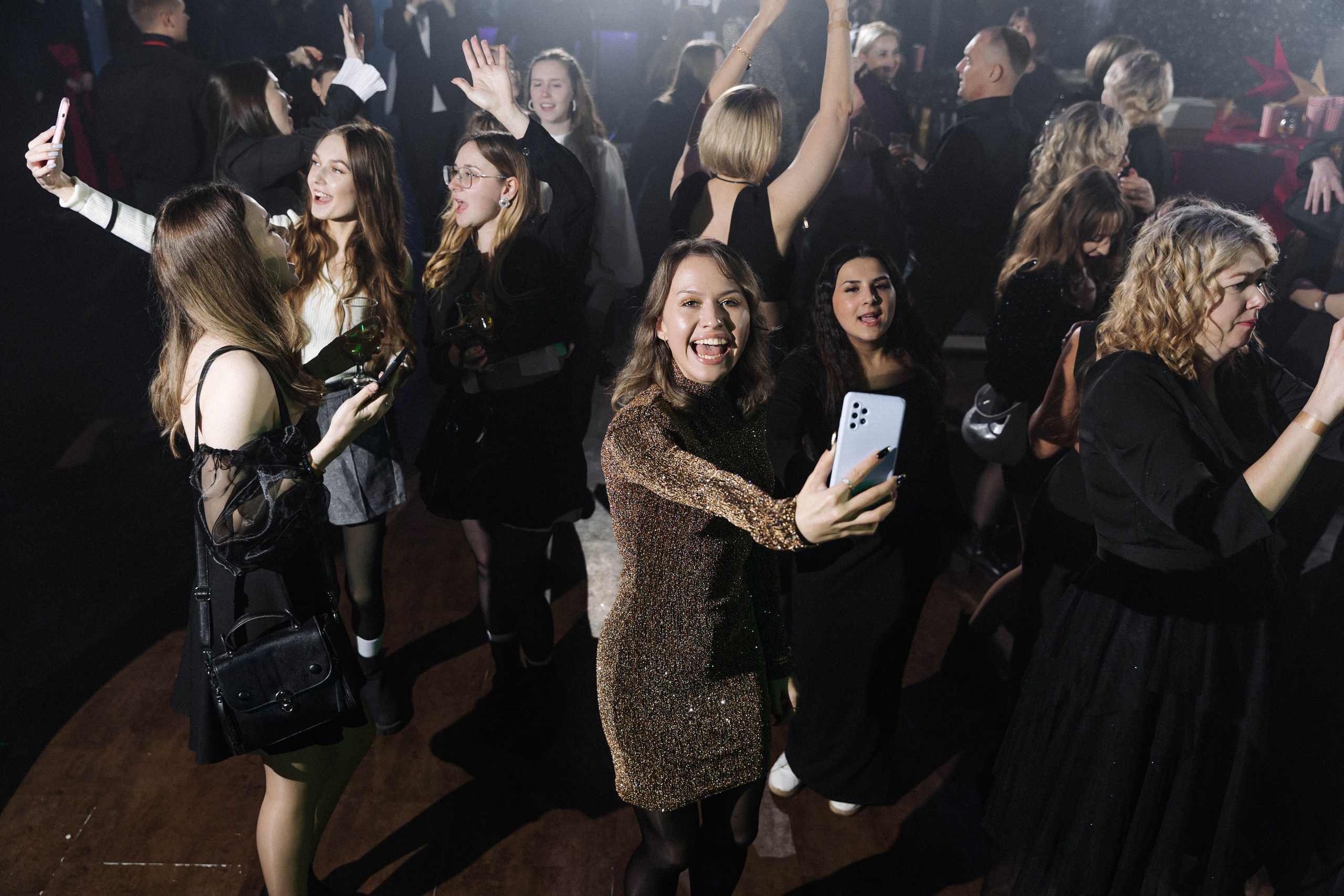 Совкомбанк Circus. Э Т О М Ы