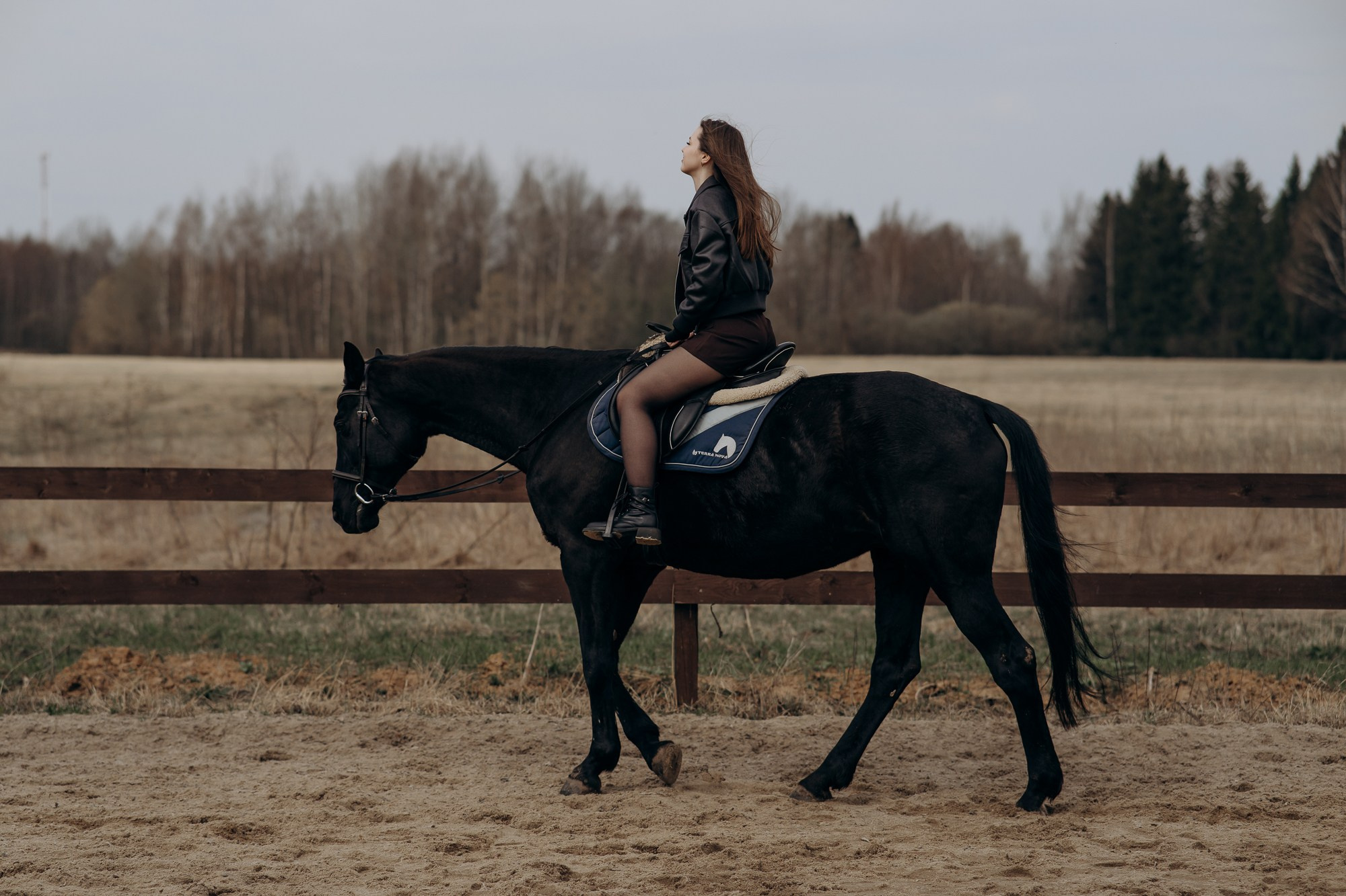 Фотосессия девушки с лошадью. Свадебный и репортажный фотограф в Ярославле Евгений Сальников