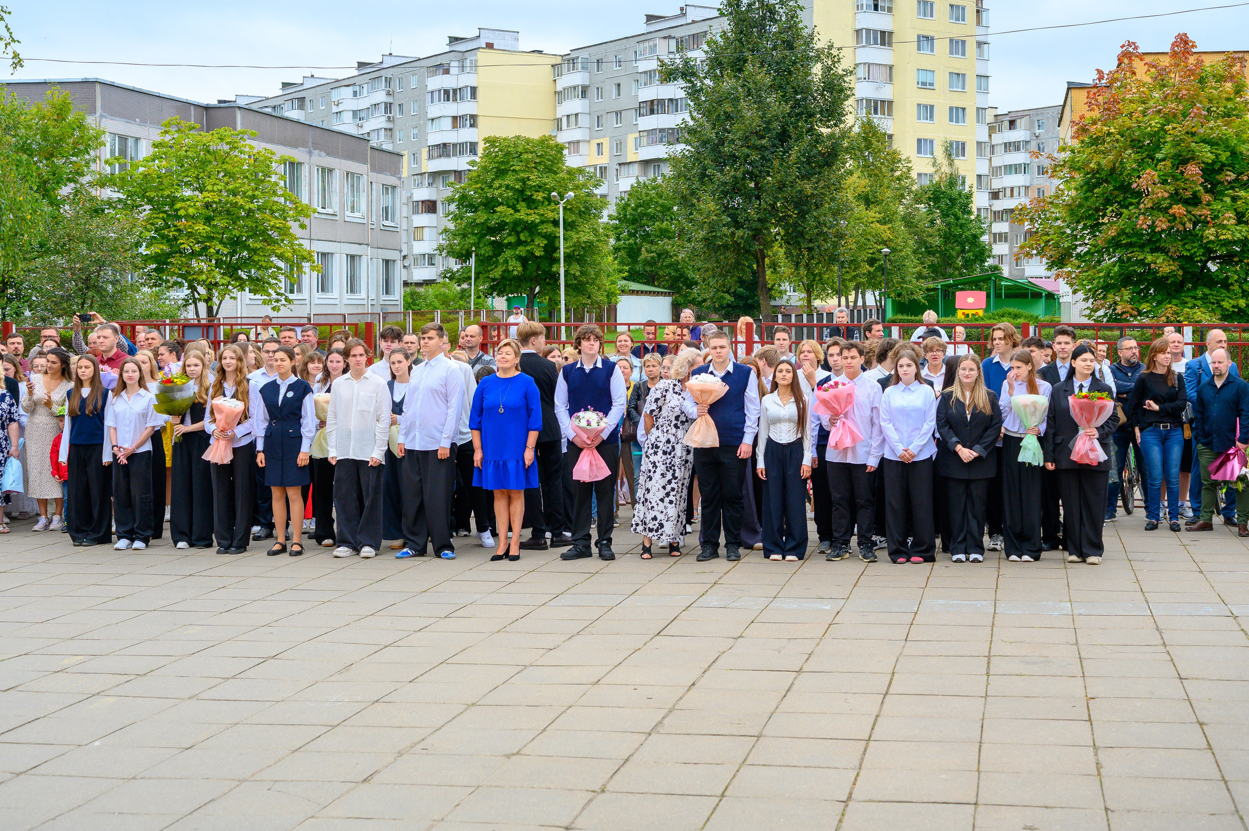 Вот звучит первый звонок, перед этим долгое приготовление к новому этапу в жизни, Яромир идет в школу. Фотоуслуги, услуги фотографа, фотографирование важных событий